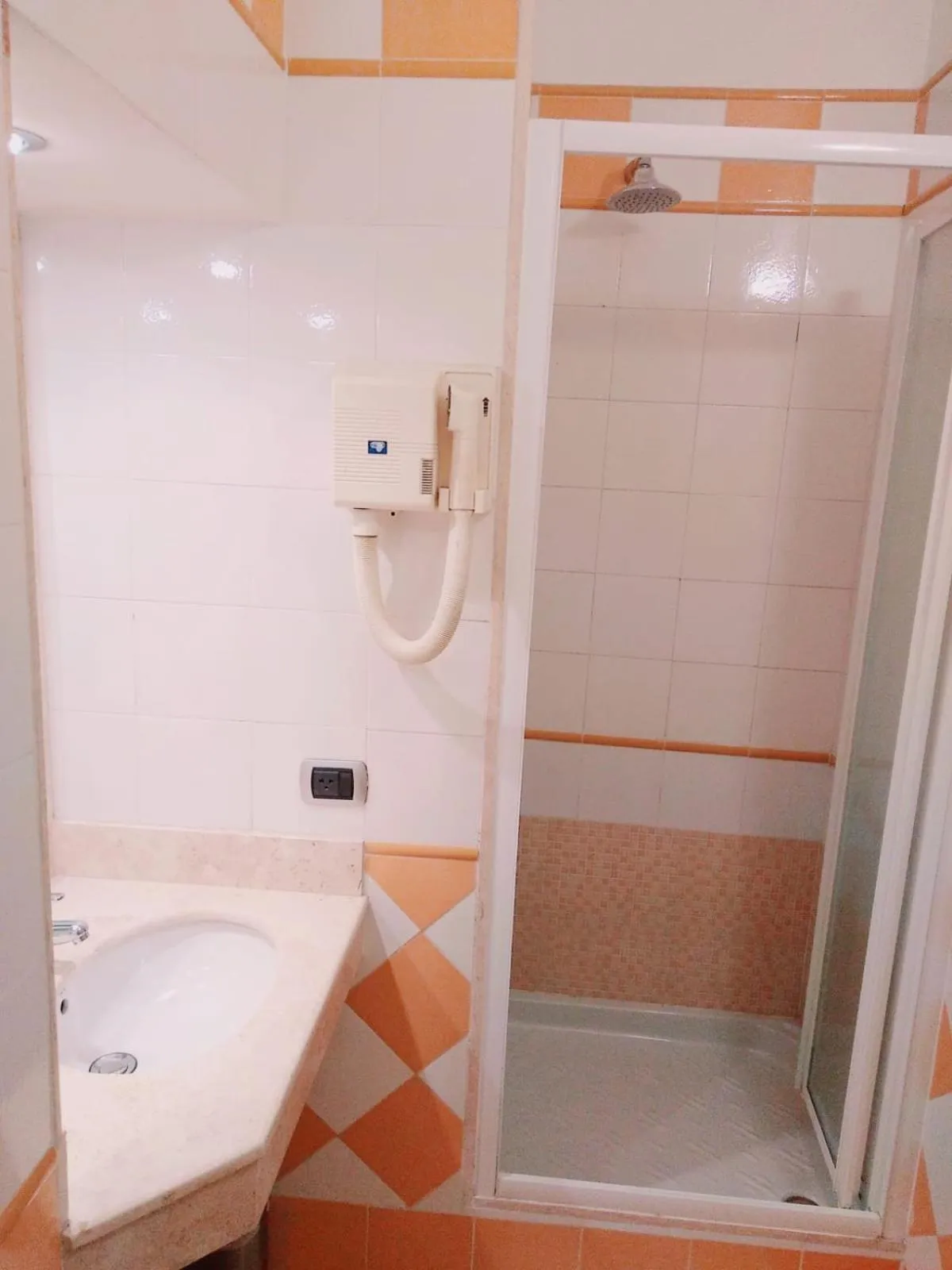 Shower in Hotel Fenicia