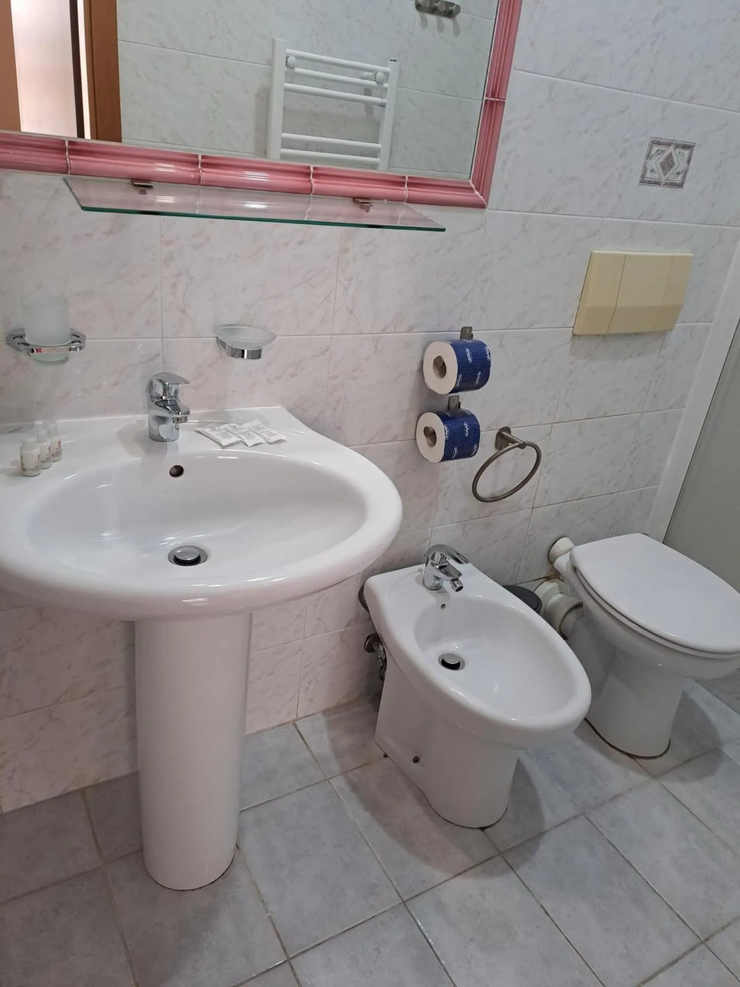 Shower in Hotel Fenicia