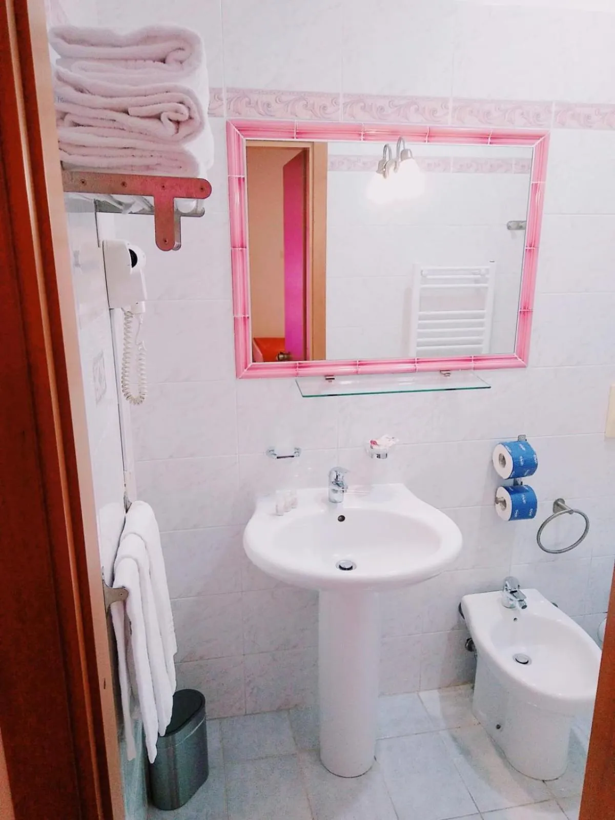 Toilet in Hotel Fenicia