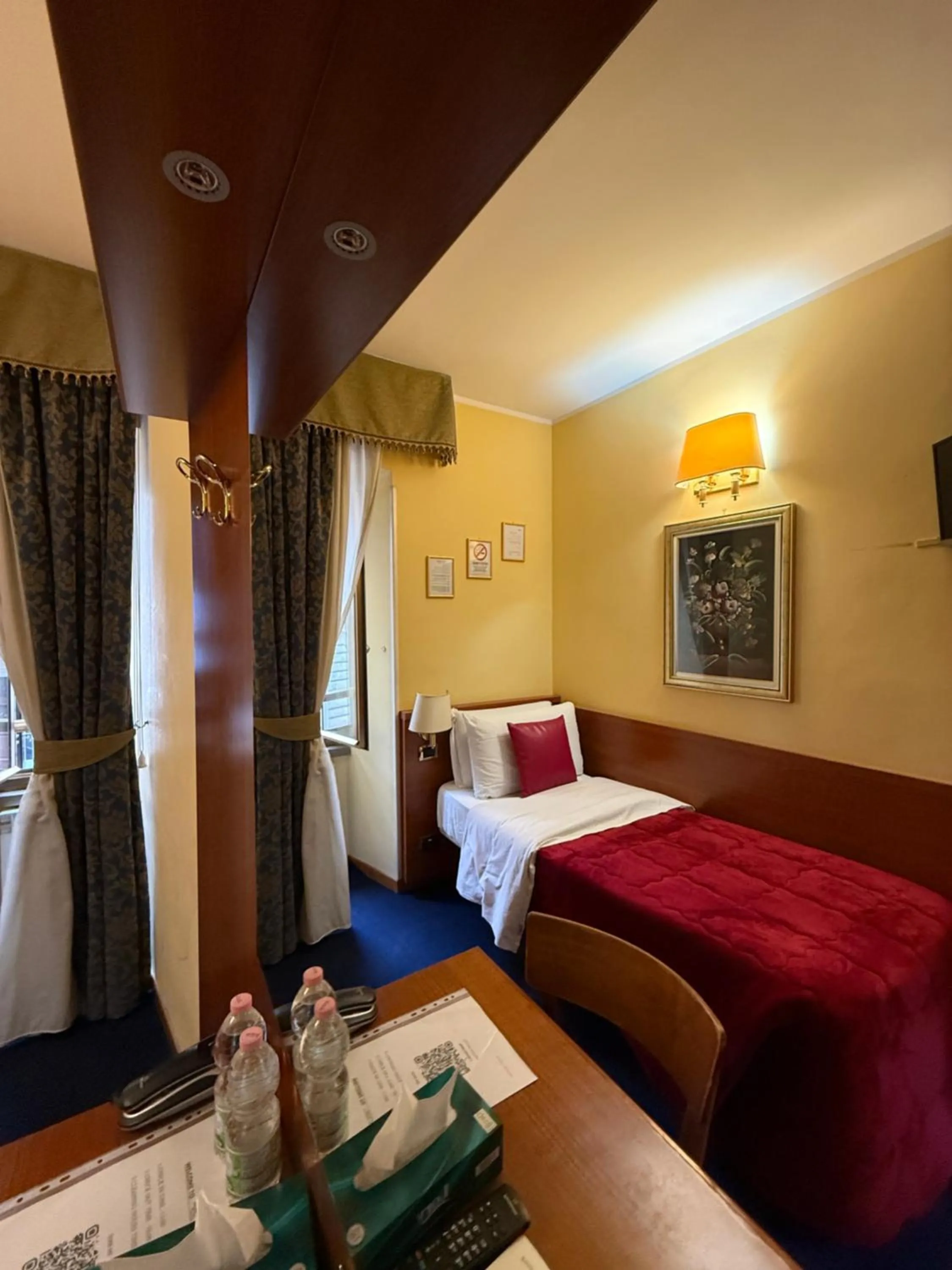 Bed in Hotel Fenicia