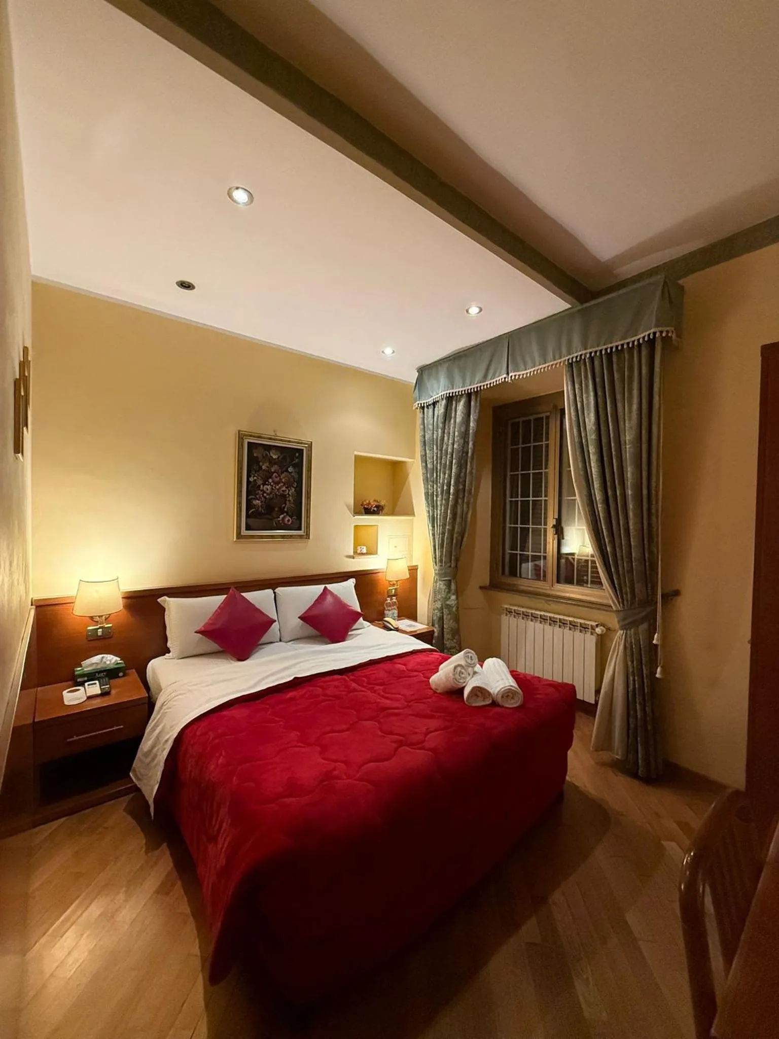 Bedroom, Bed in Hotel Fenicia