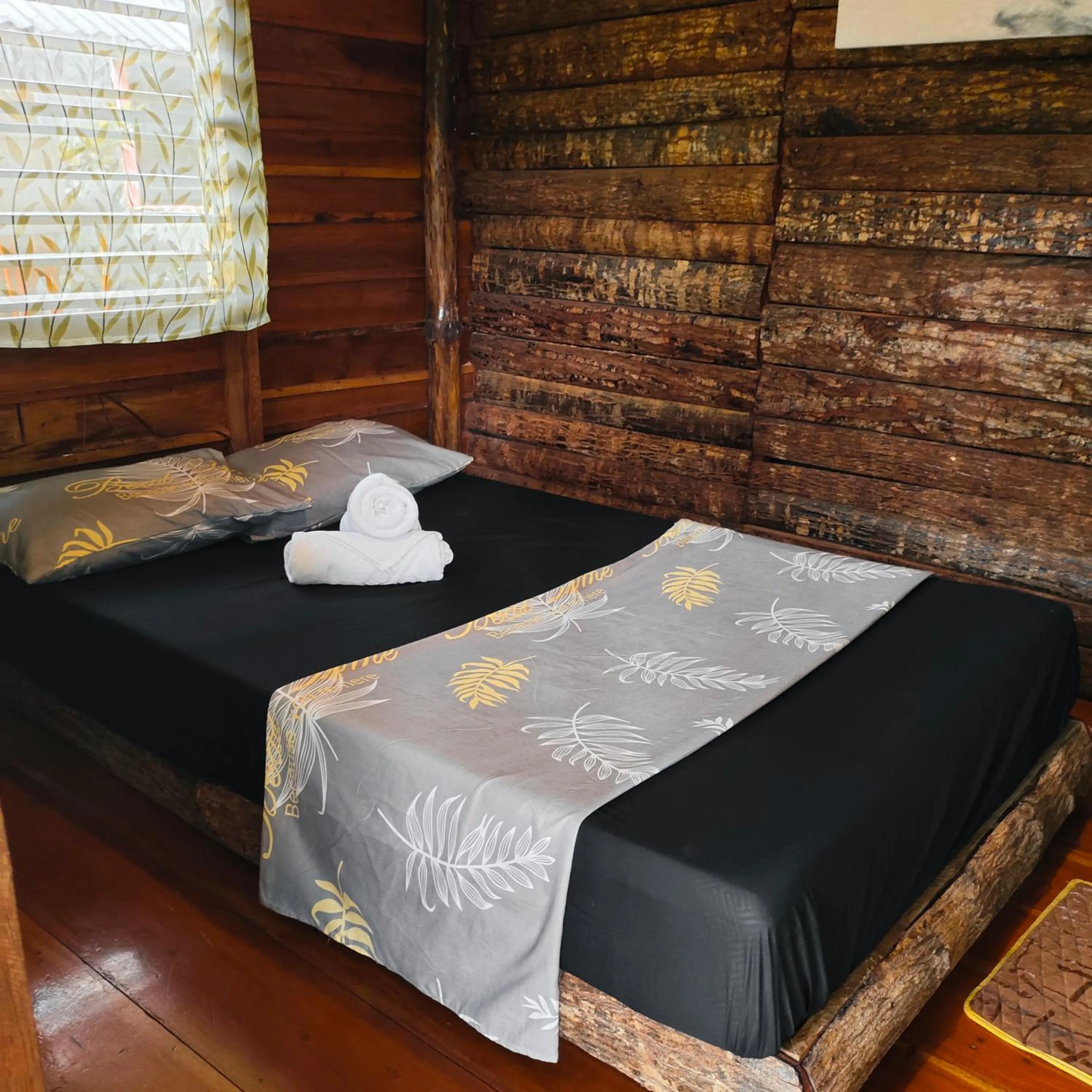 Bed in Payag n' Kapitan, Experience pinubre living