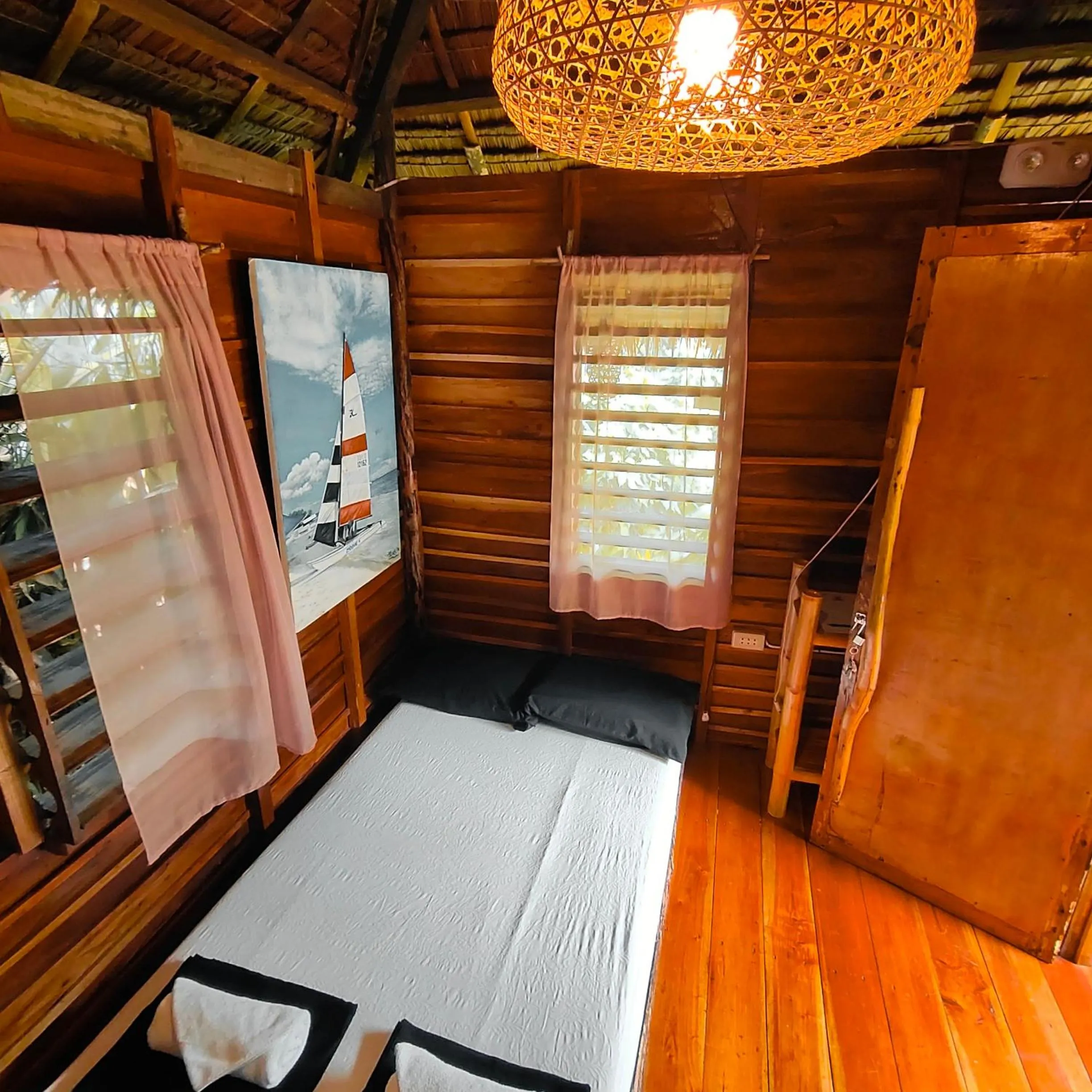 Bed in Payag n' Kapitan, Experience pinubre living