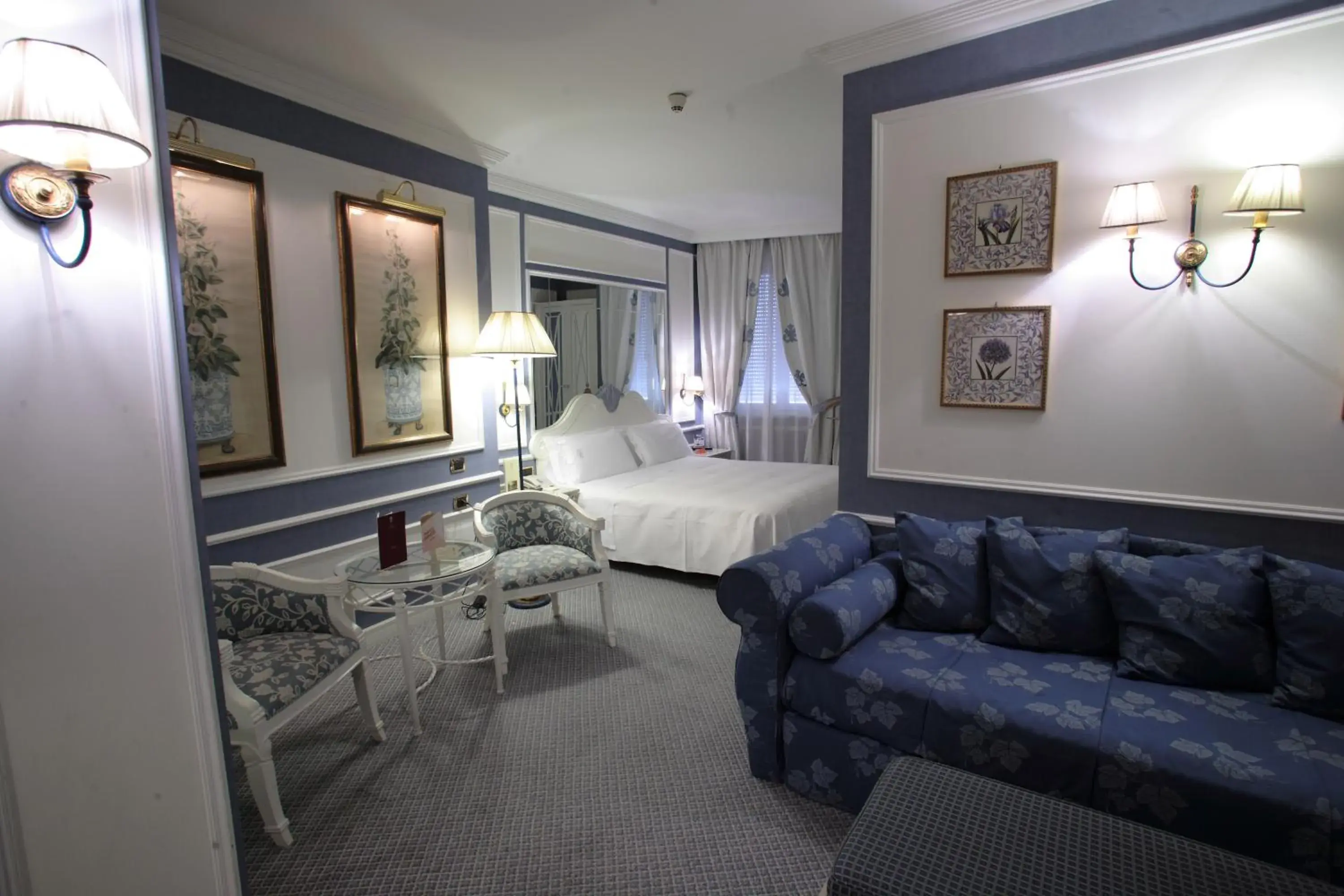 Quadruple Room in Palazzo Alabardieri Quadruple Room in Palazzo Alabardieri