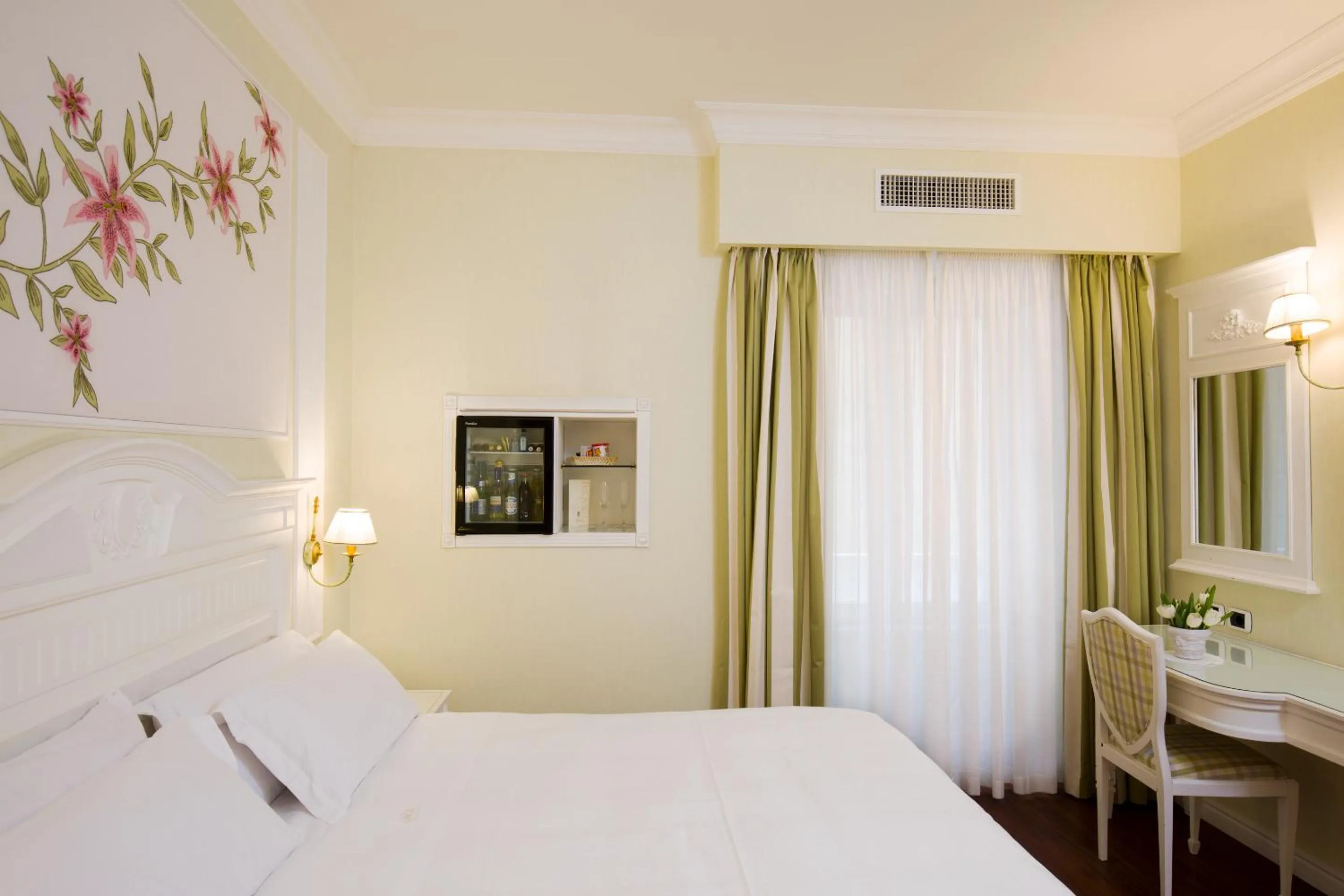 Bedroom, Bed in Palazzo Alabardieri