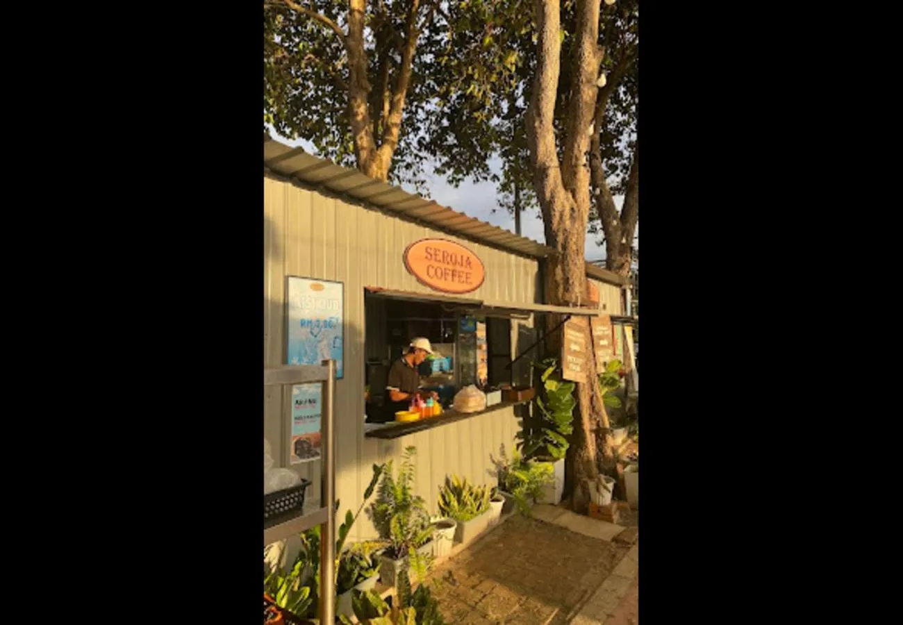 Restaurant/places to eat in Apartment santai Marina