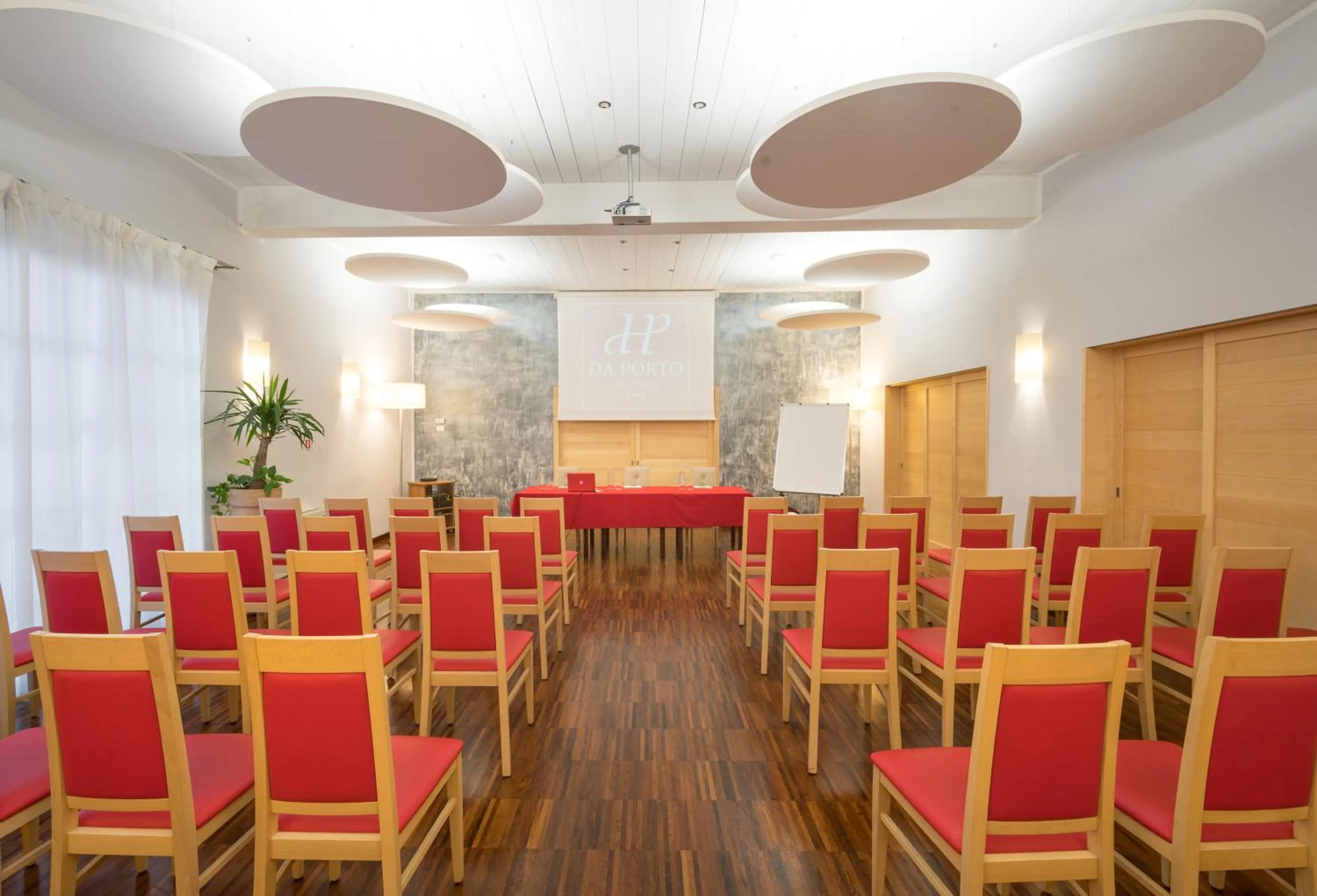 Business facilities in Hotel Da Porto