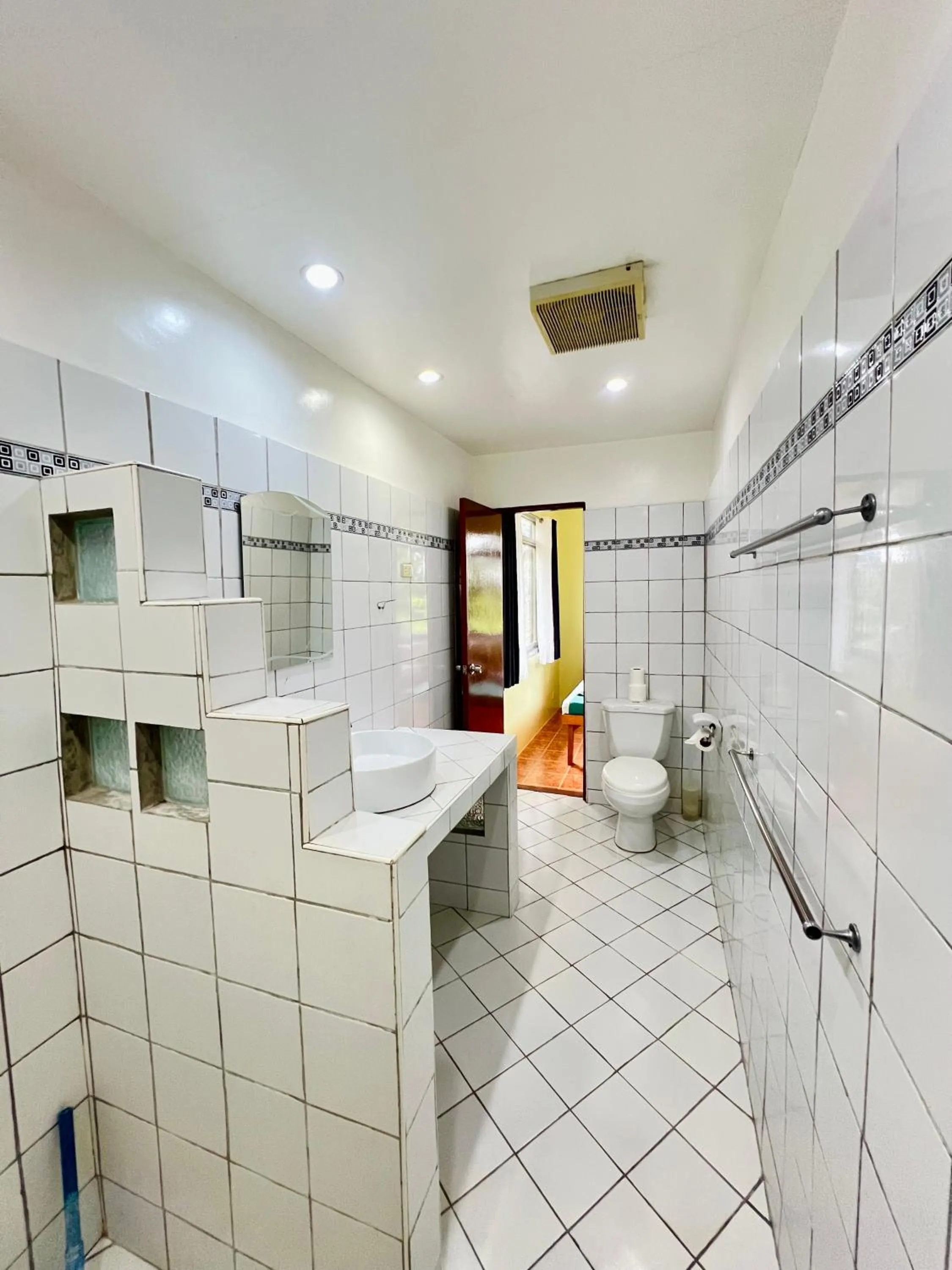 Toilet in Garden of Eden Dive Resort