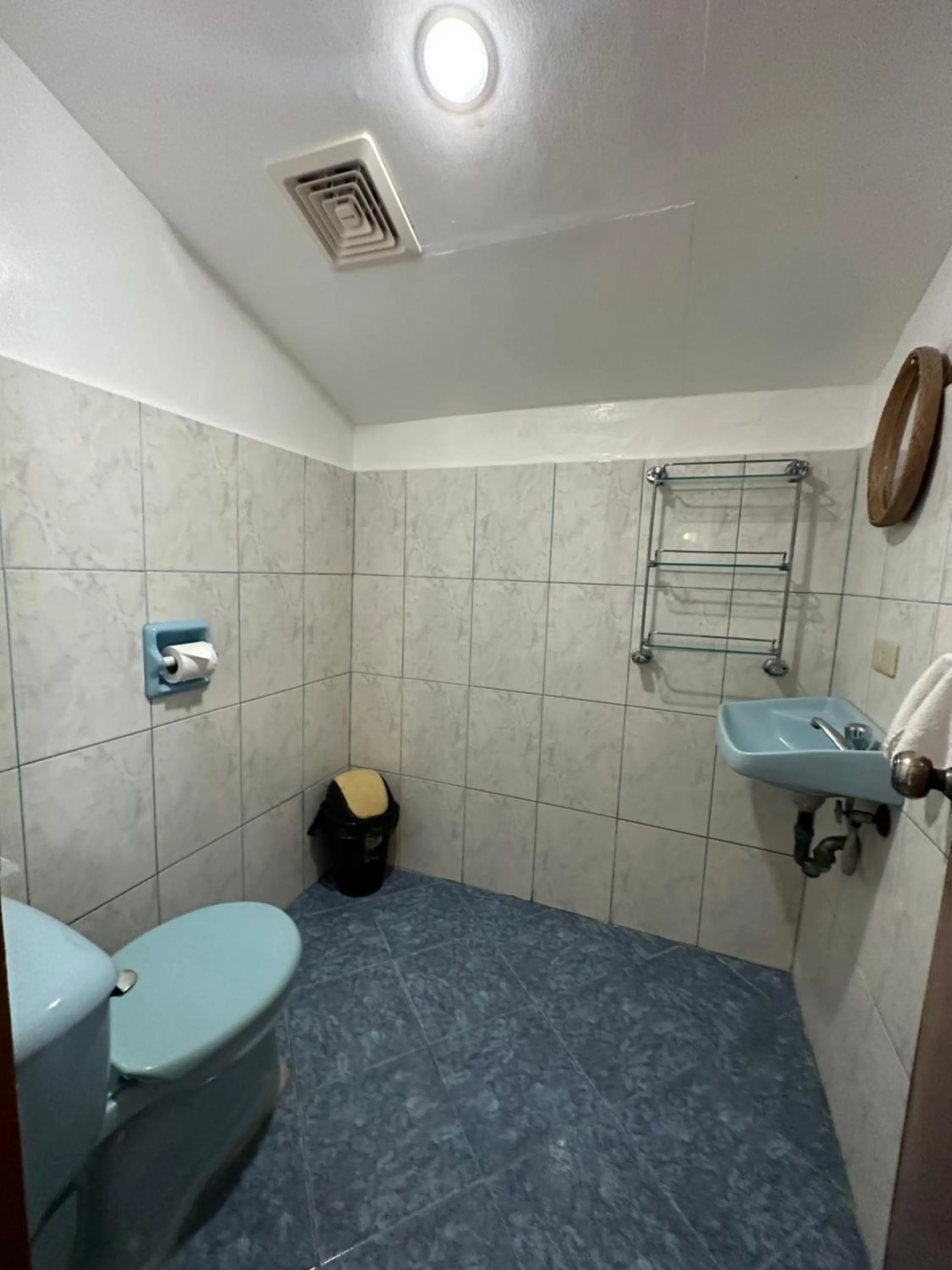 Toilet in Garden of Eden Dive Resort