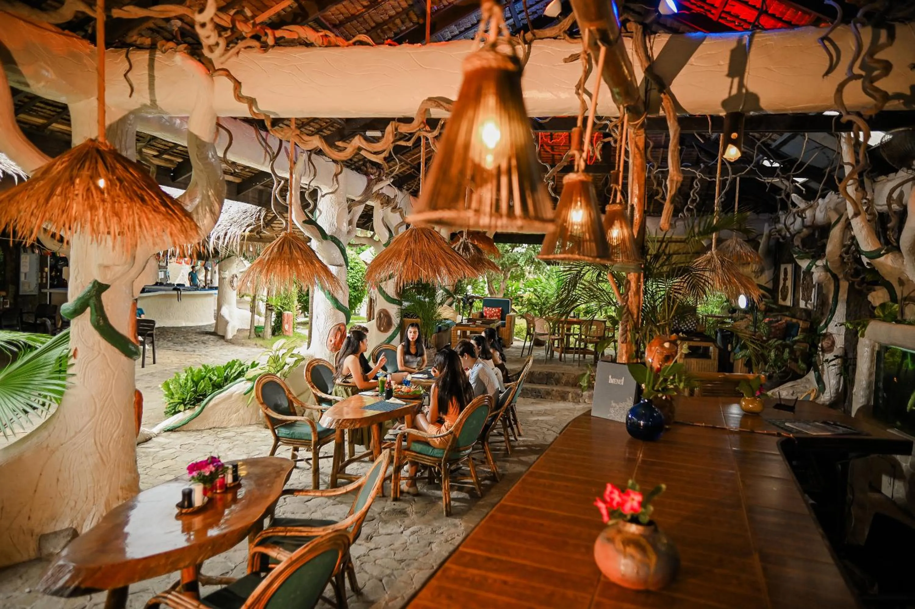 Restaurant/places to eat in Garden of Eden Dive Resort