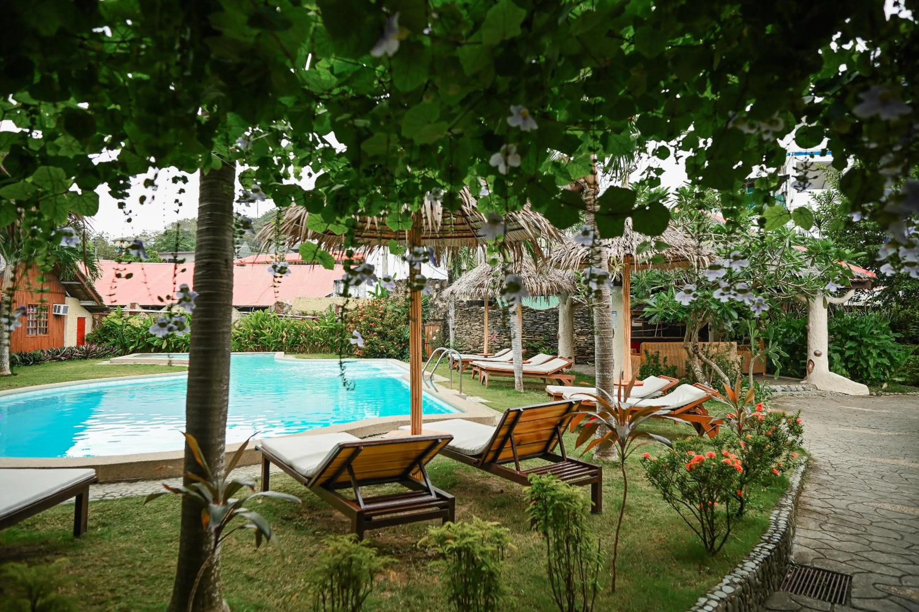 Property building in Garden of Eden Dive Resort