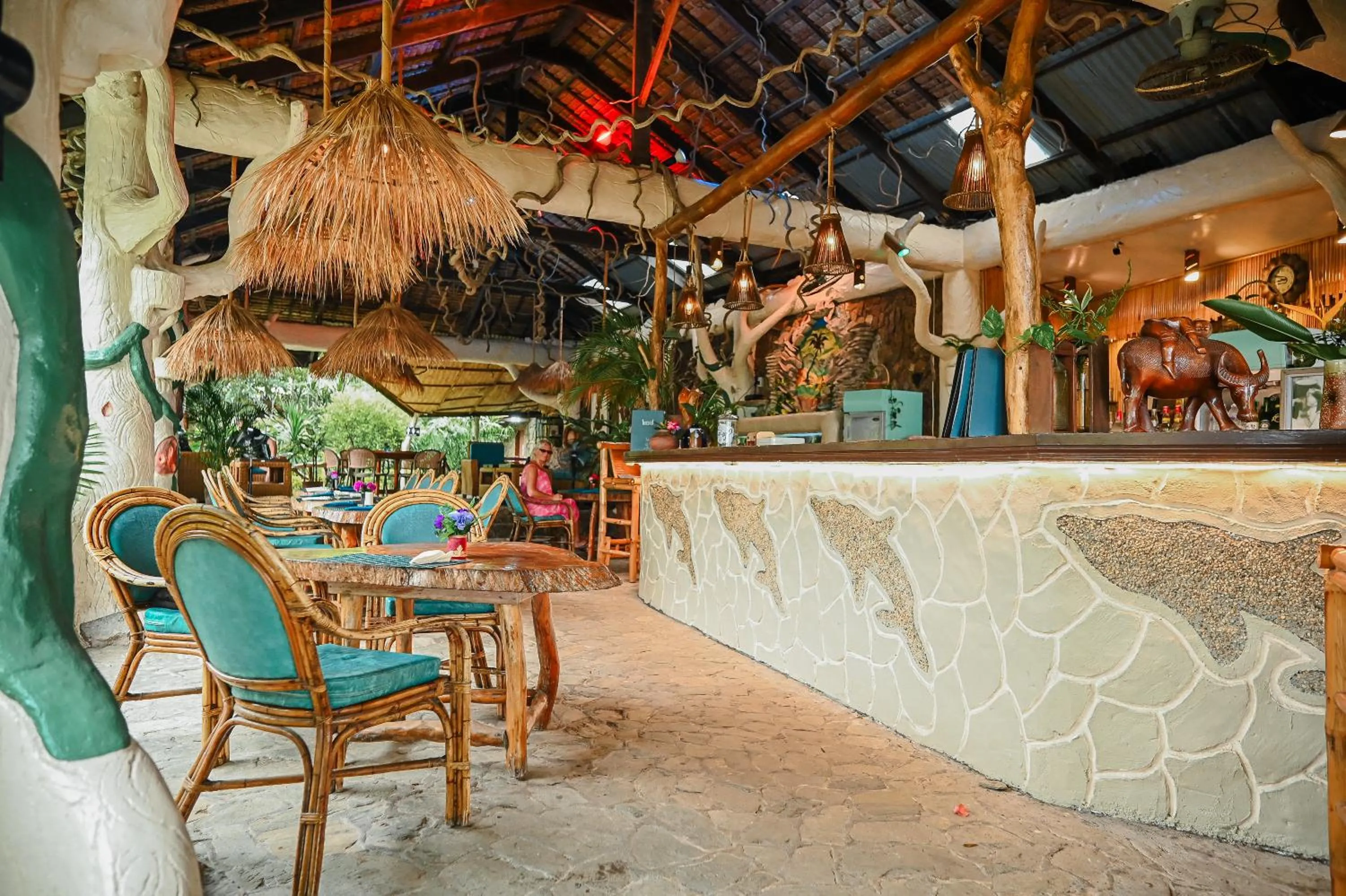 Restaurant/places to eat in Garden of Eden Dive Resort