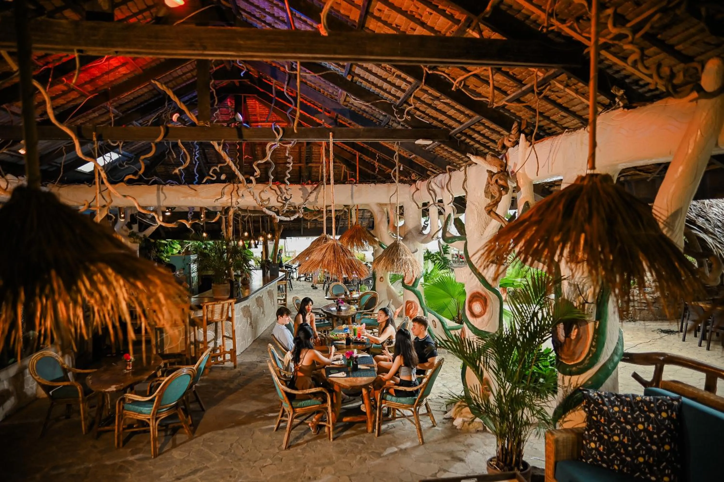 Restaurant/places to eat in Garden of Eden Dive Resort