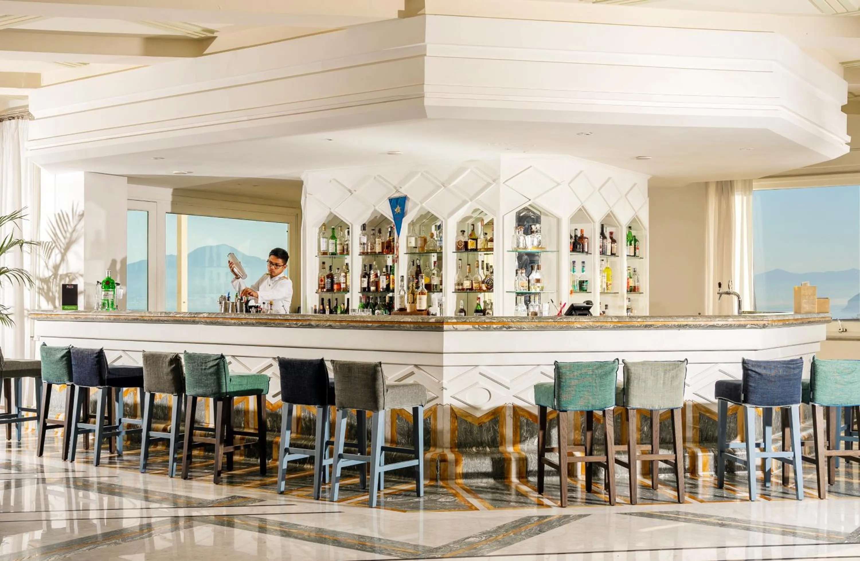 Lounge or bar in Grand Hotel Vesuvio