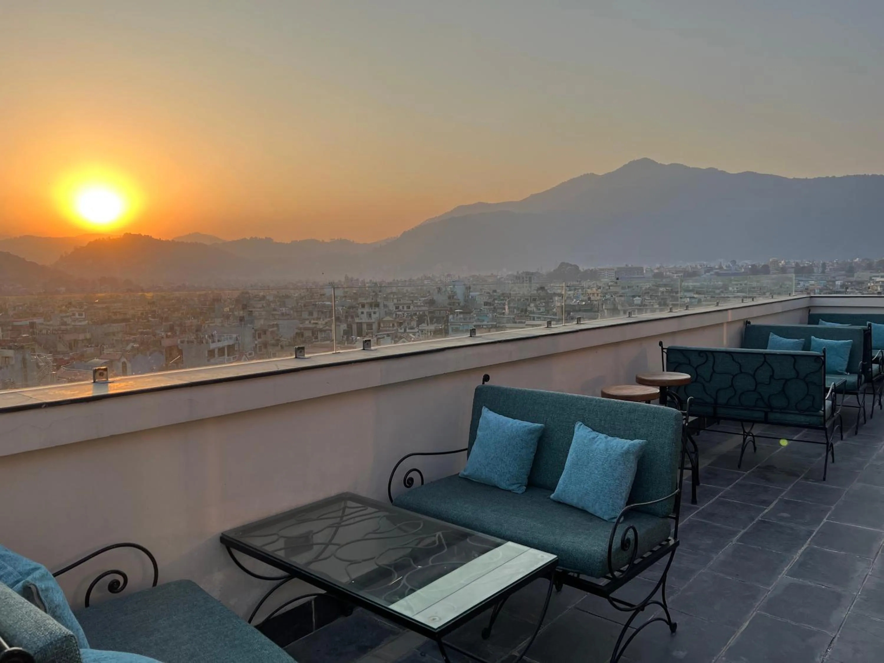 Restaurant/places to eat in Hotel Kesu Home