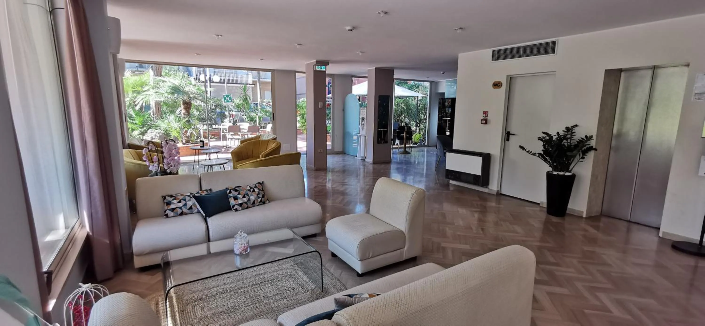 Living room in Aura Living Hotel