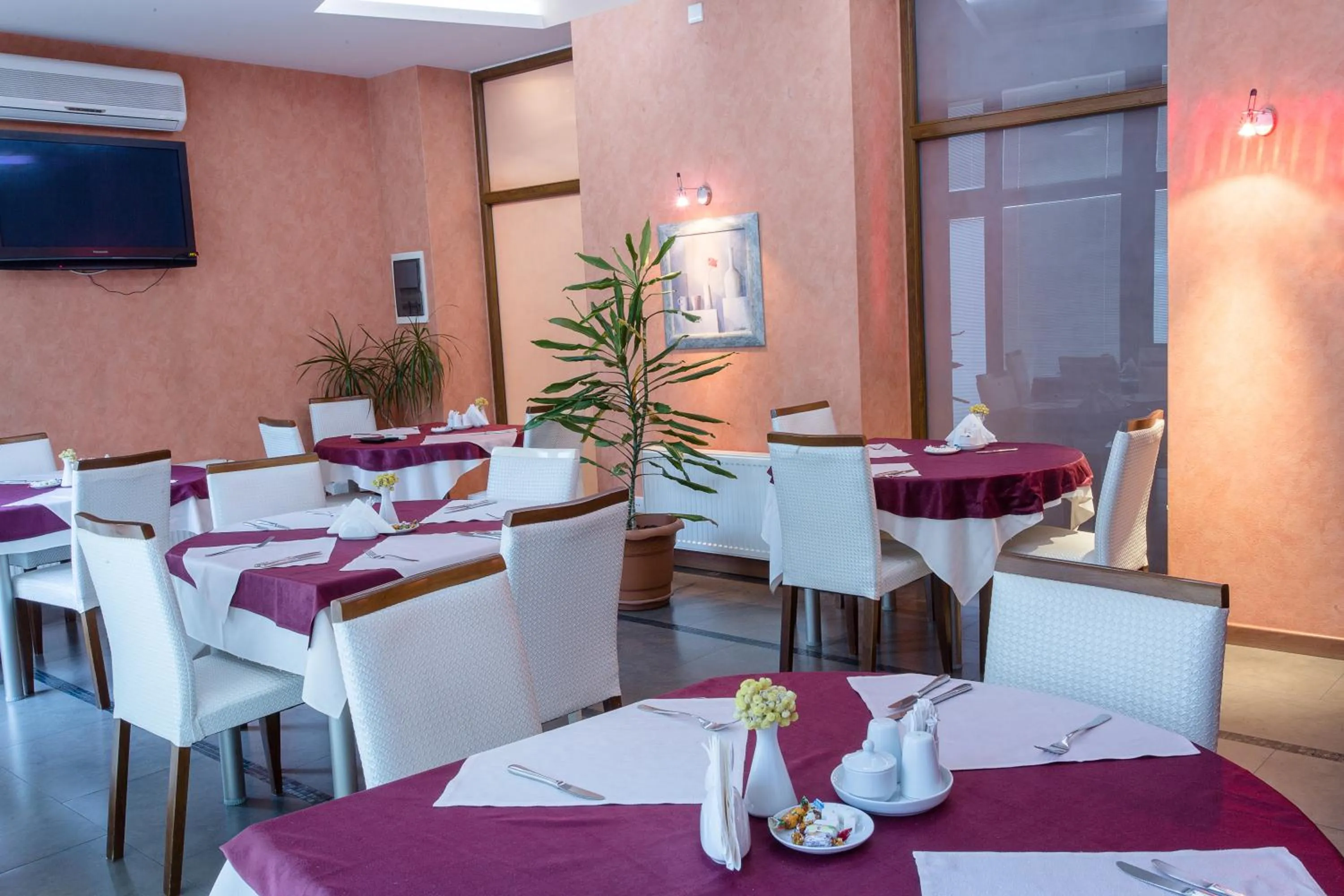 Restaurant/places to eat in Austin Hotel Baku