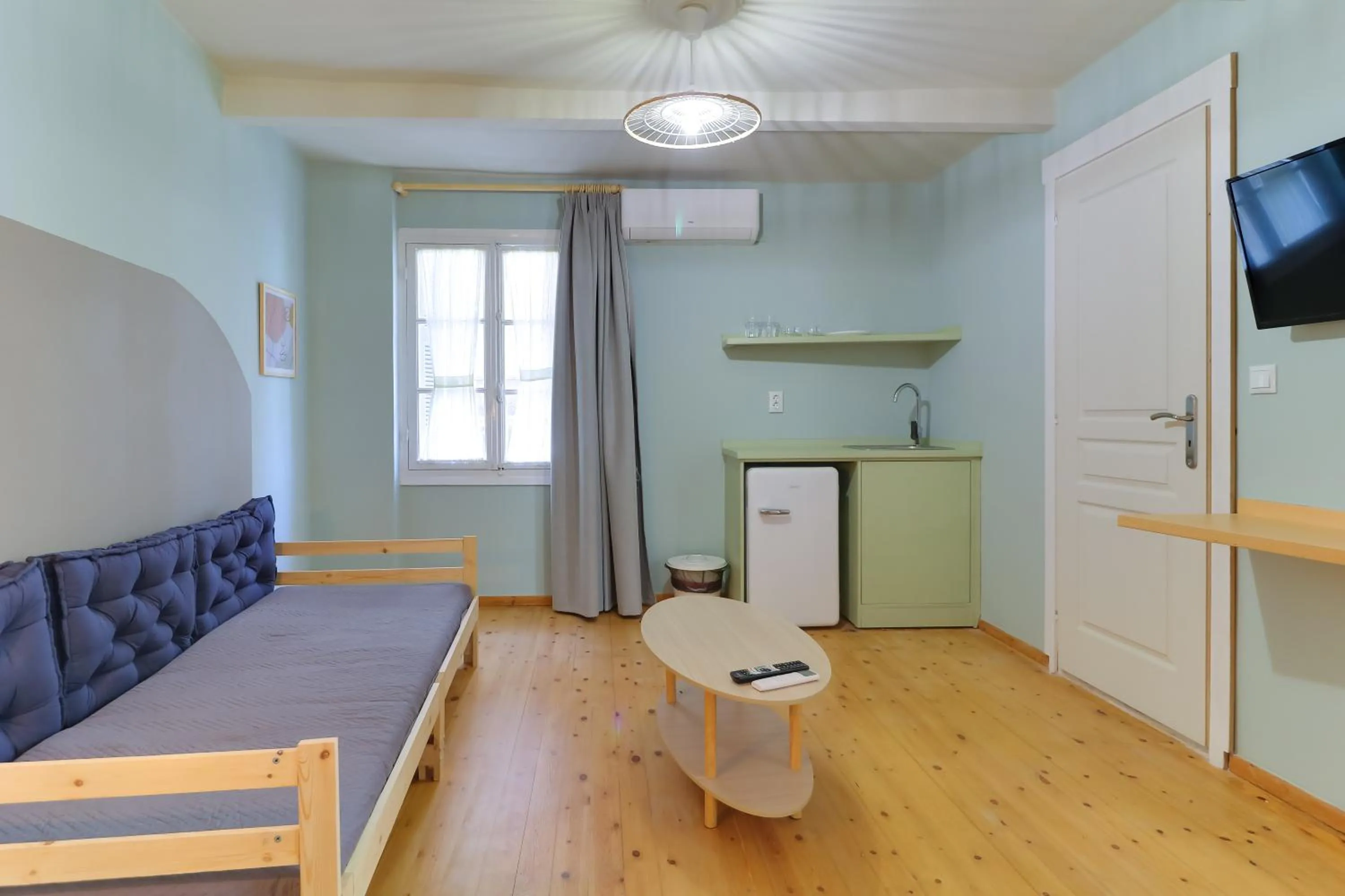 Kitchen or kitchenette in athensvintage