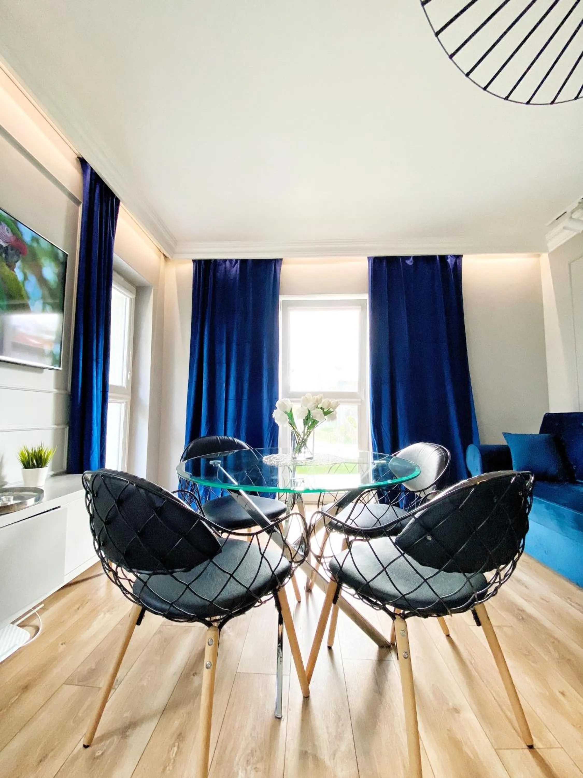 Communal lounge/ TV room in BP Gray Premium