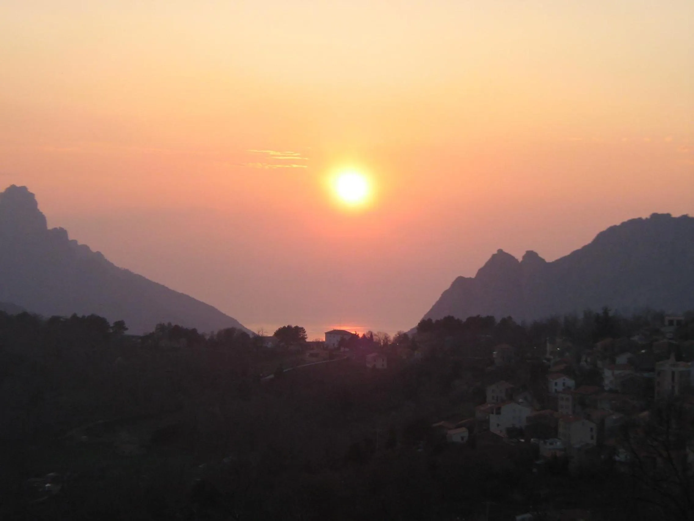 Night in Hôtel Aïtone