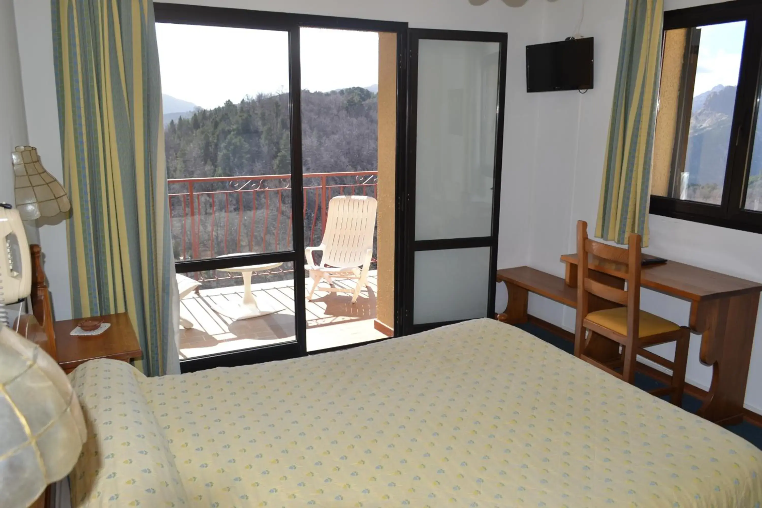 Superior Double Room in Hôtel Aïtone Superior Double Room in Hôtel Aïtone