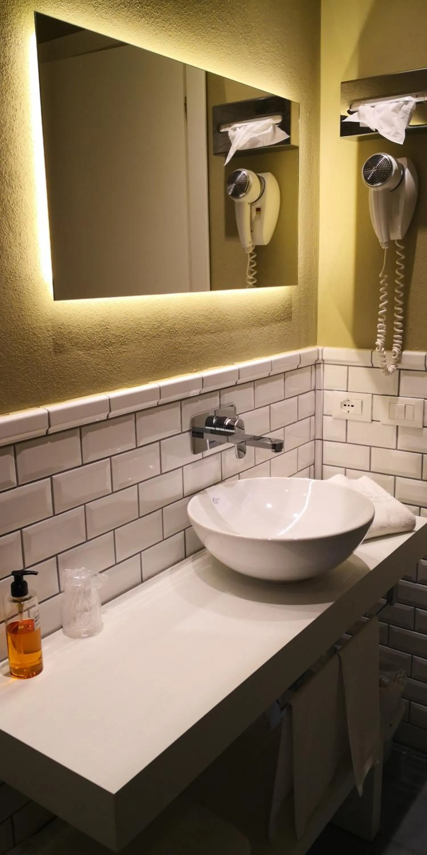 Bathroom in Hotel San Luca