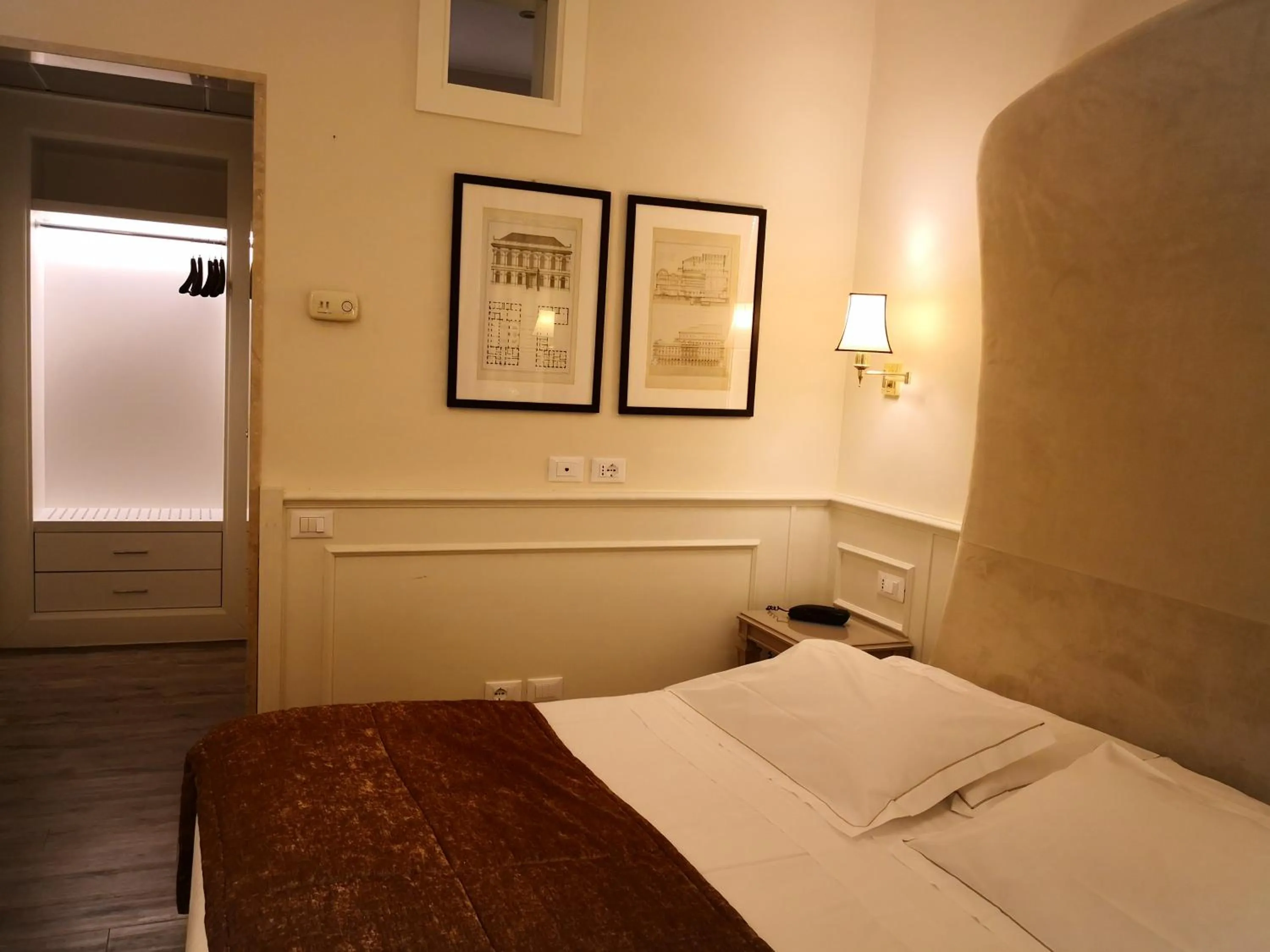 Bed in Hotel San Luca