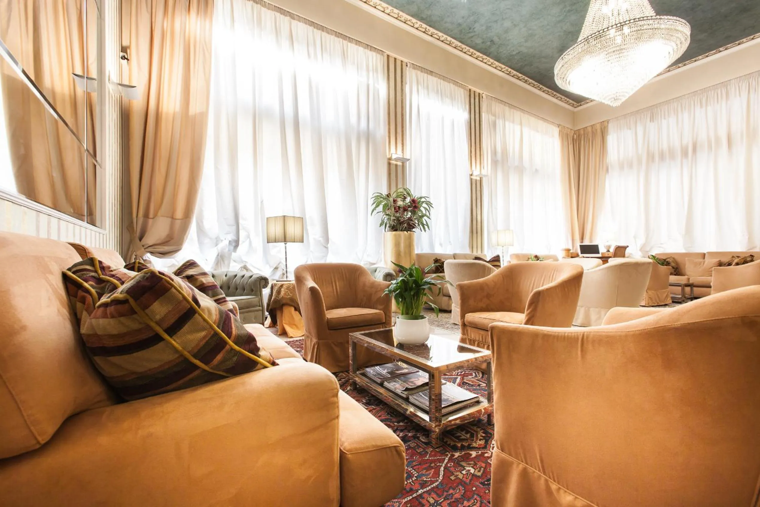 Lobby or reception in Hotel San Luca