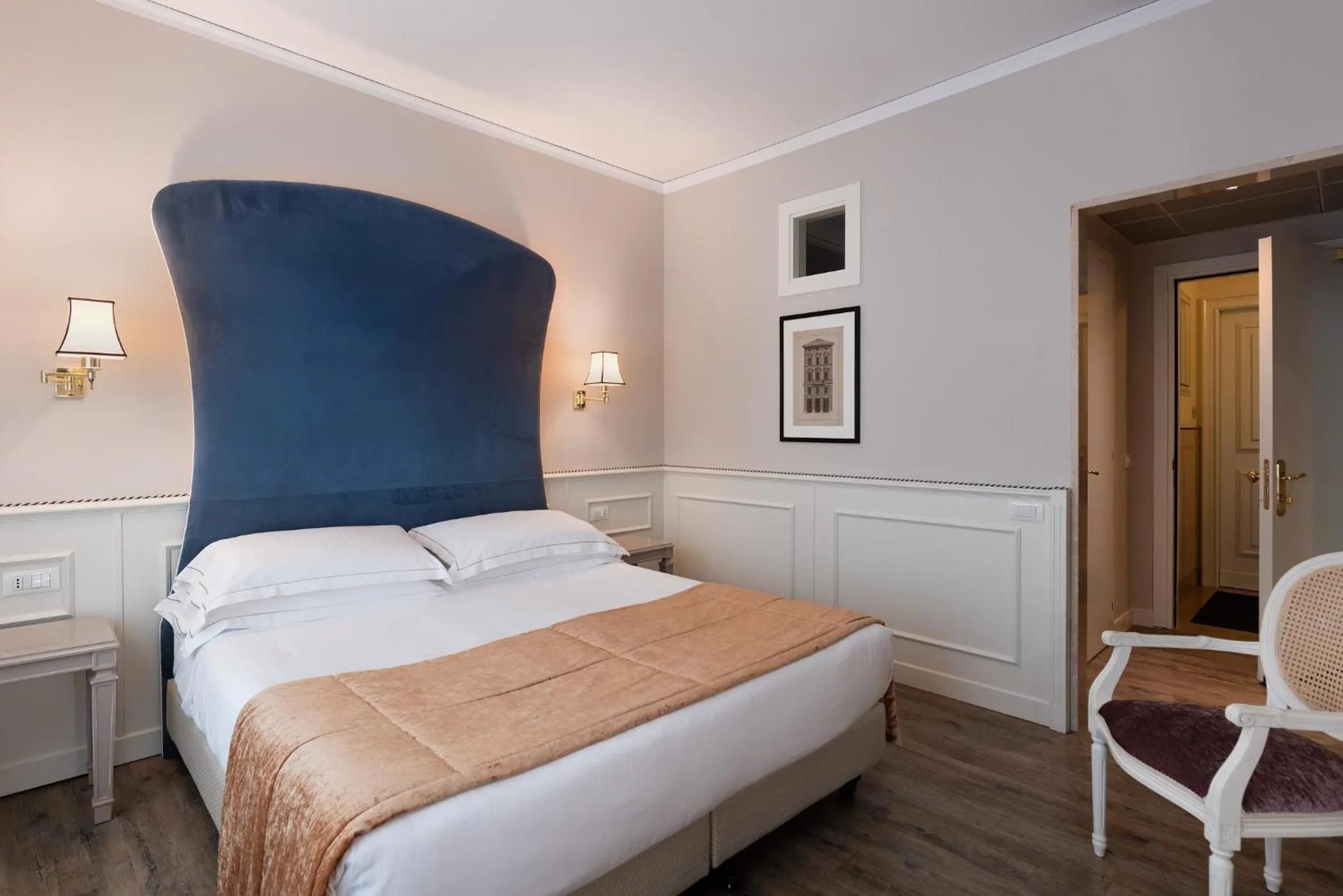 Photo of the whole room, Bed in Hotel San Luca