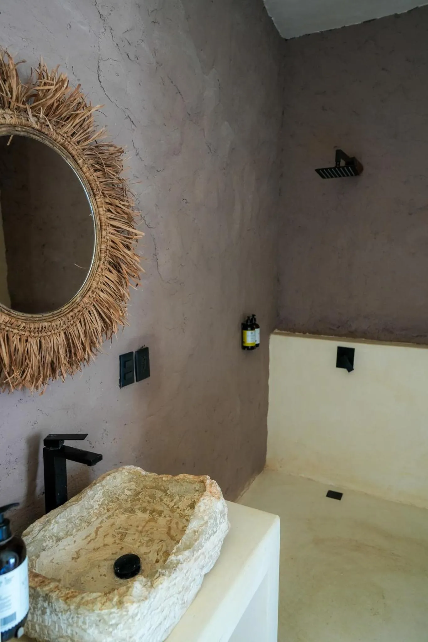 Shower in Tikul Hotel Boutique