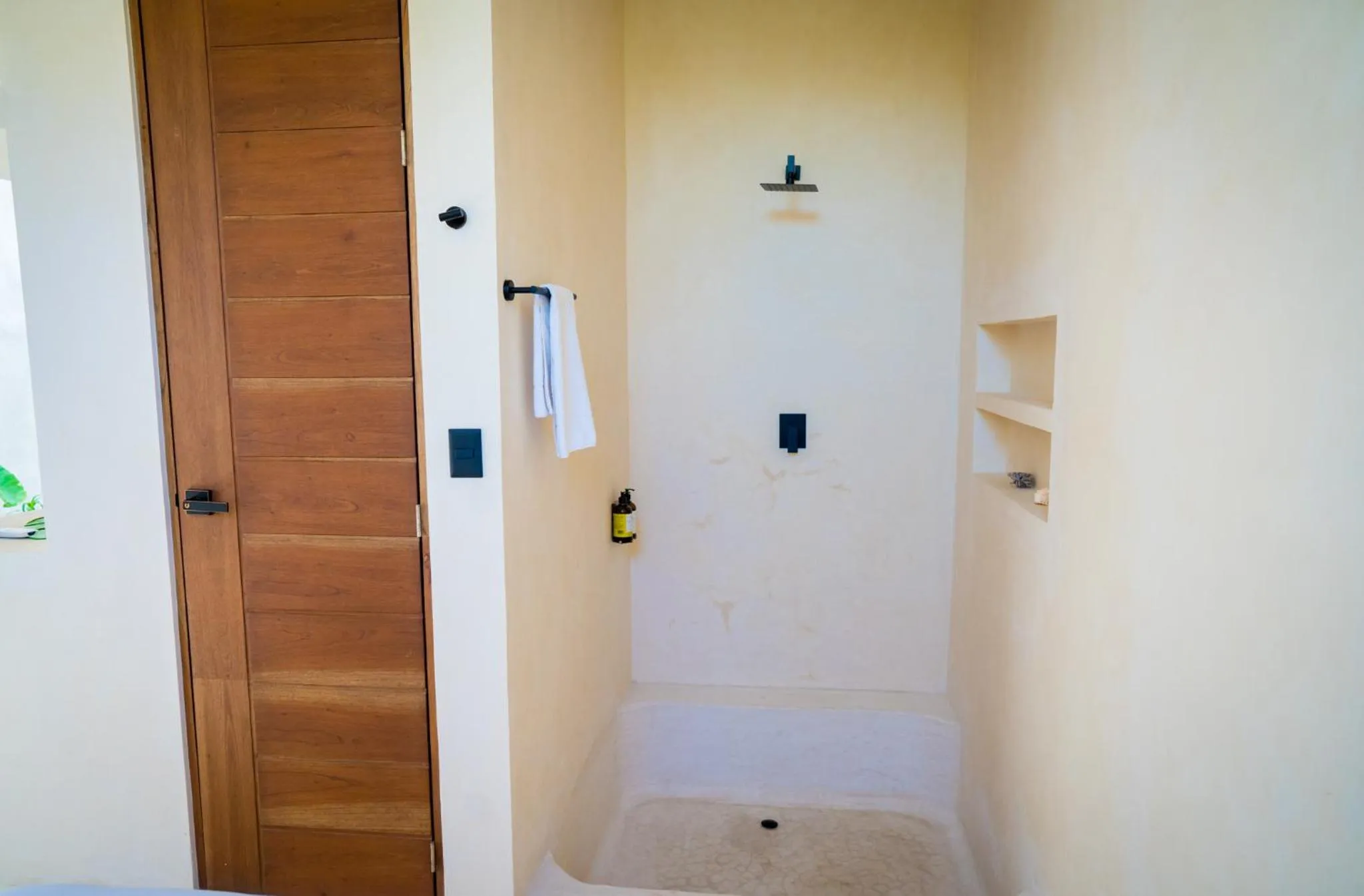 Shower in Tikul Hotel Boutique