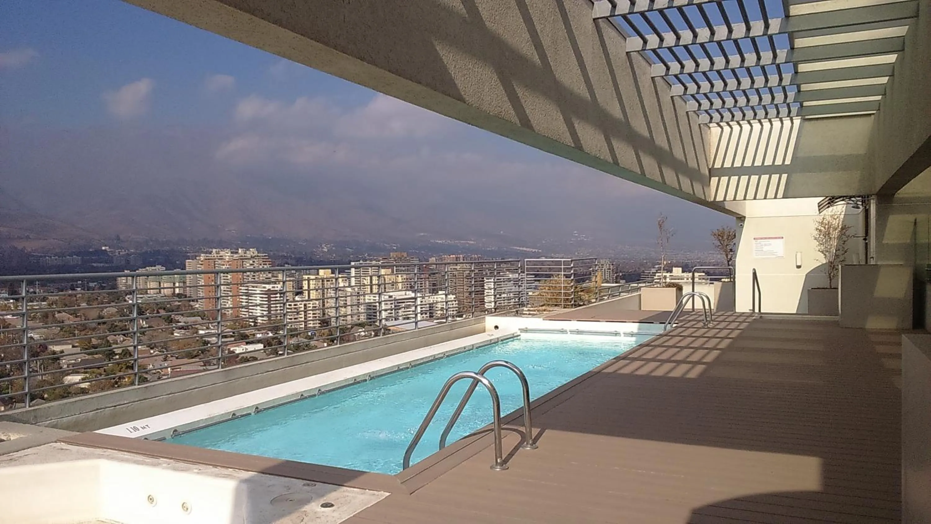 Swimming pool in myLUXAPART Las Condes