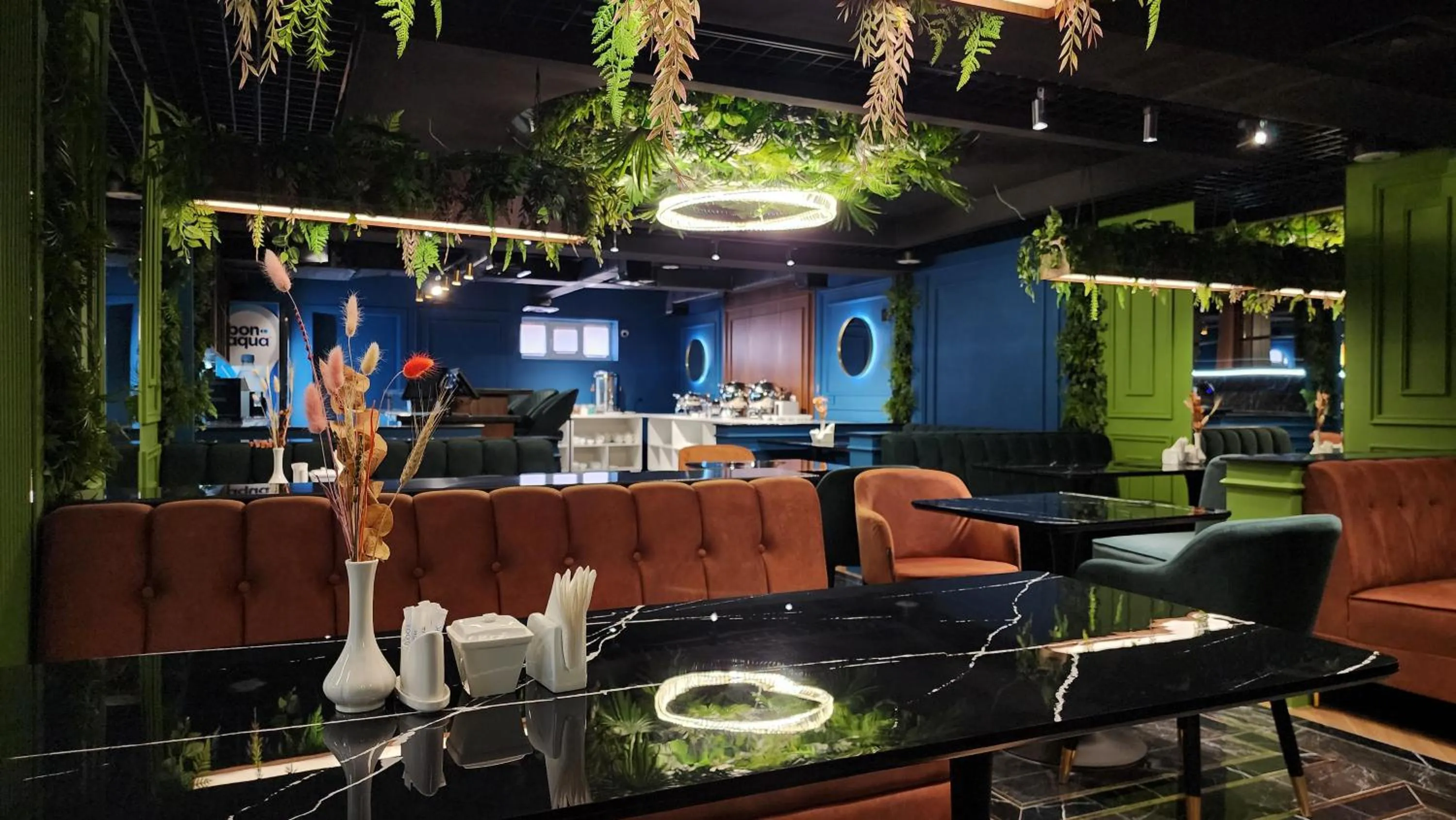 Restaurant/places to eat in PANA HOTEL