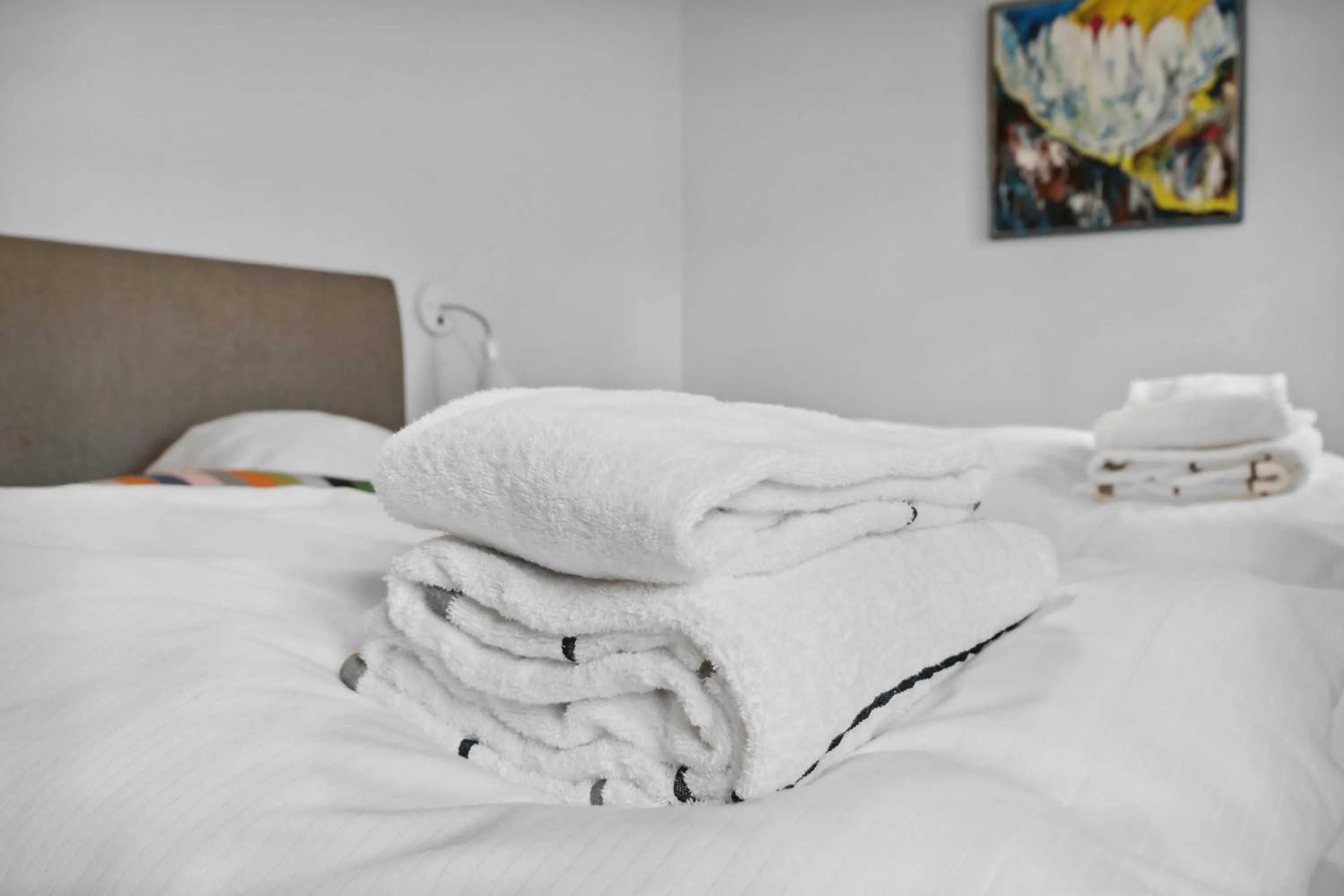 towels, Bed in City Harbour House