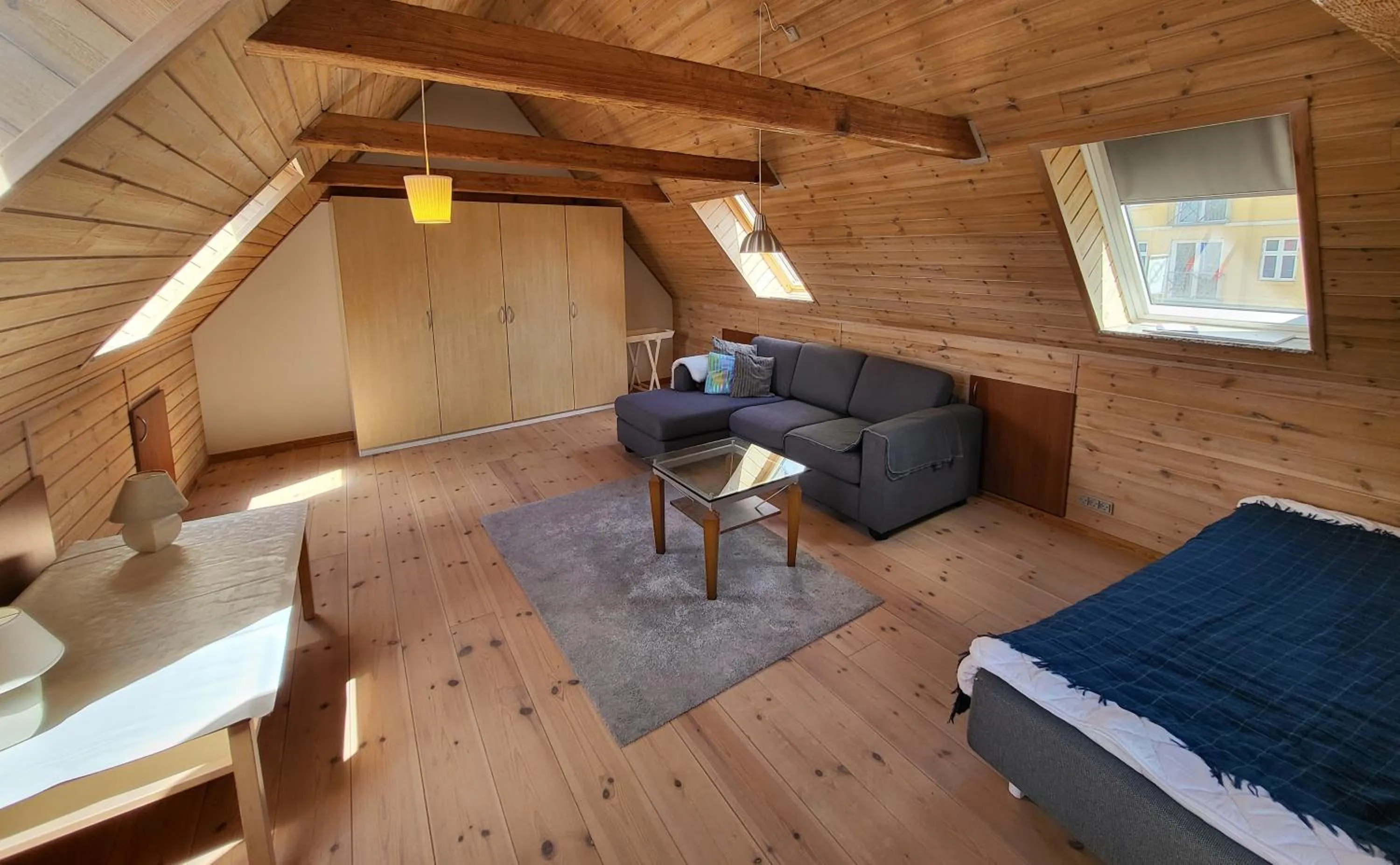 Seating area, Bed in City Harbour House