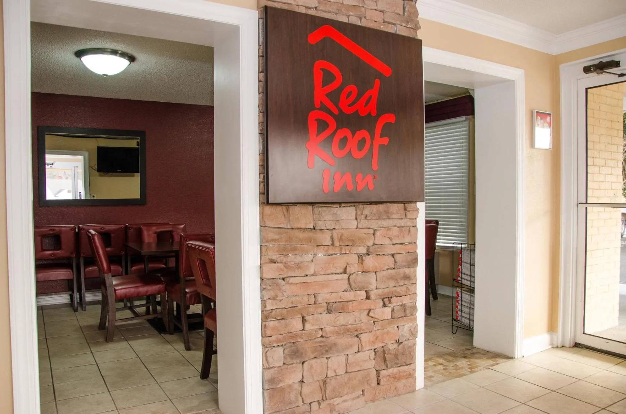 Breakfast in Red Roof Inn Williamsburg