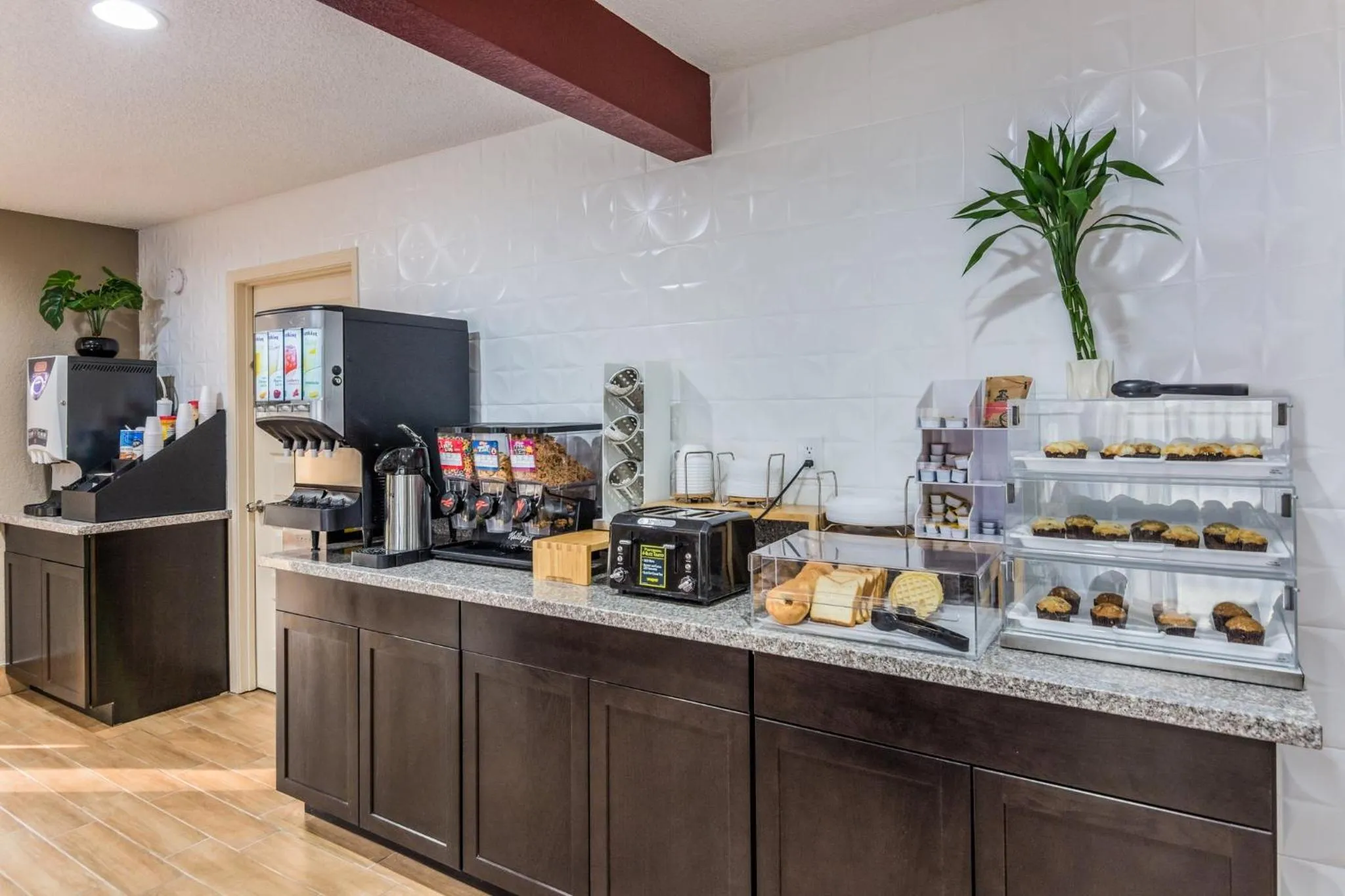 Breakfast in Red Roof Inn Williamsburg