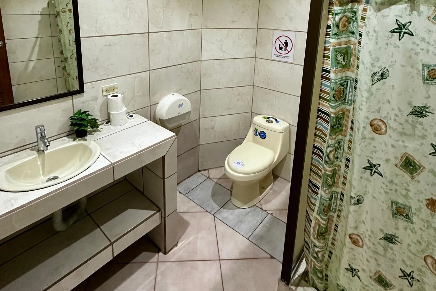 Bathroom in Hospedaje Colibri