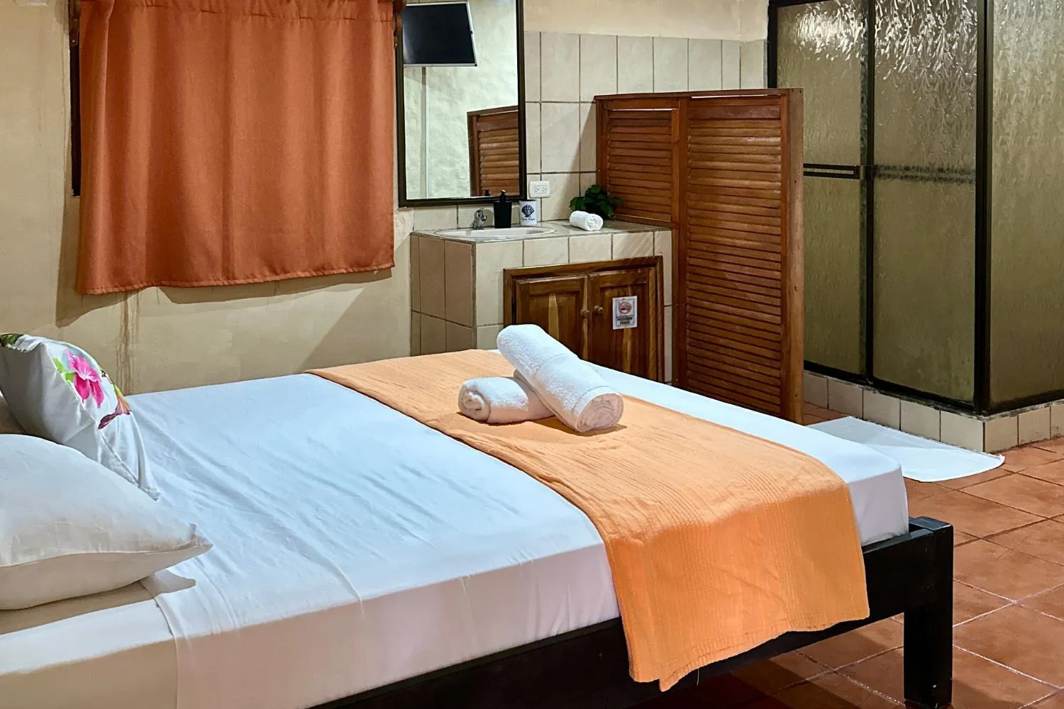 TV and multimedia in Hospedaje Colibri