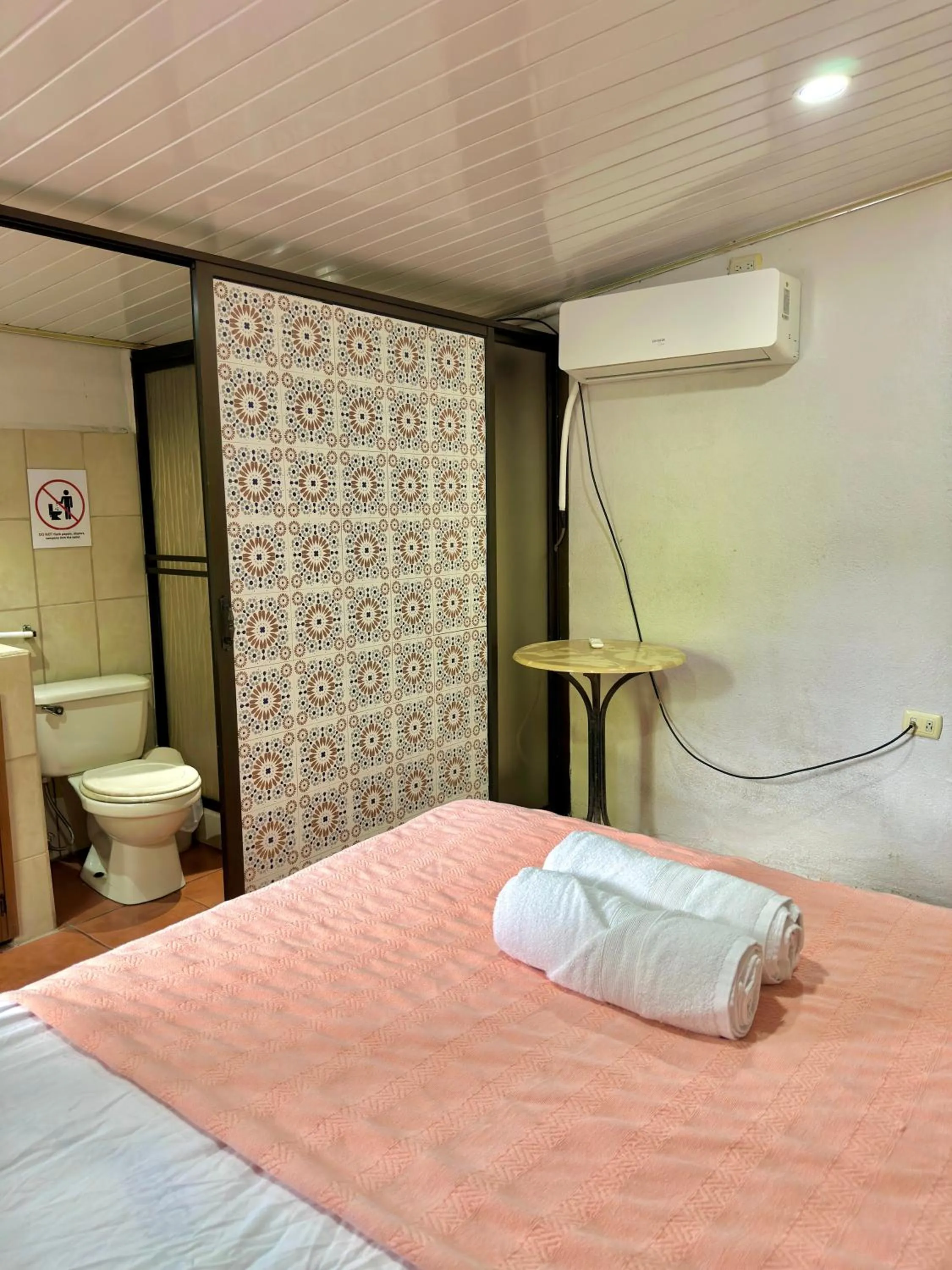 air conditioner, Bed in Hospedaje Colibri