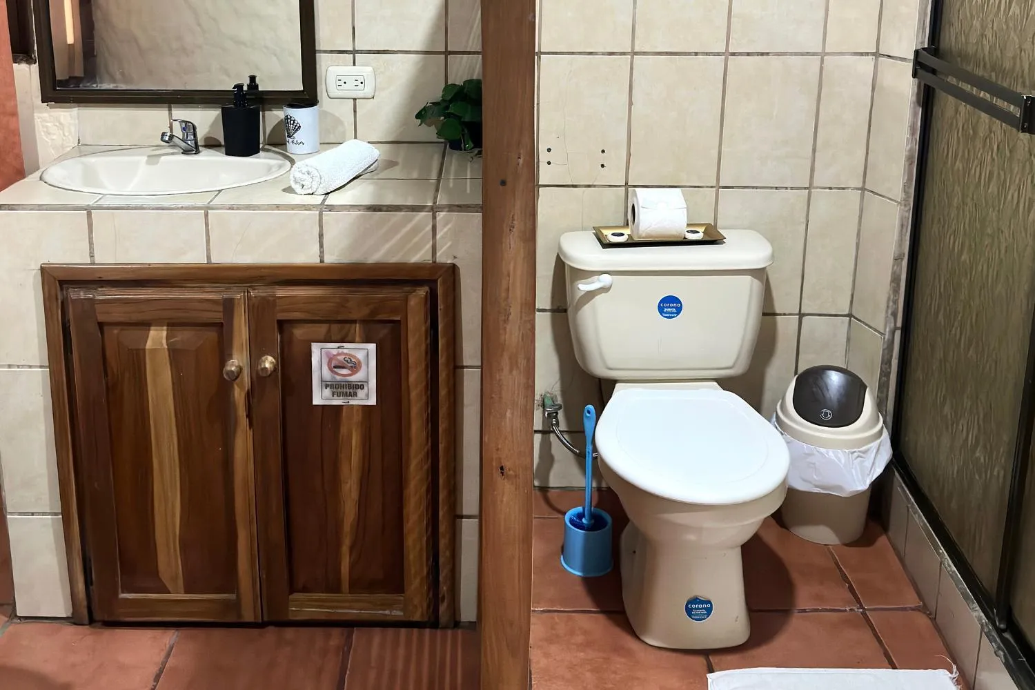 Toilet in Hospedaje Colibri