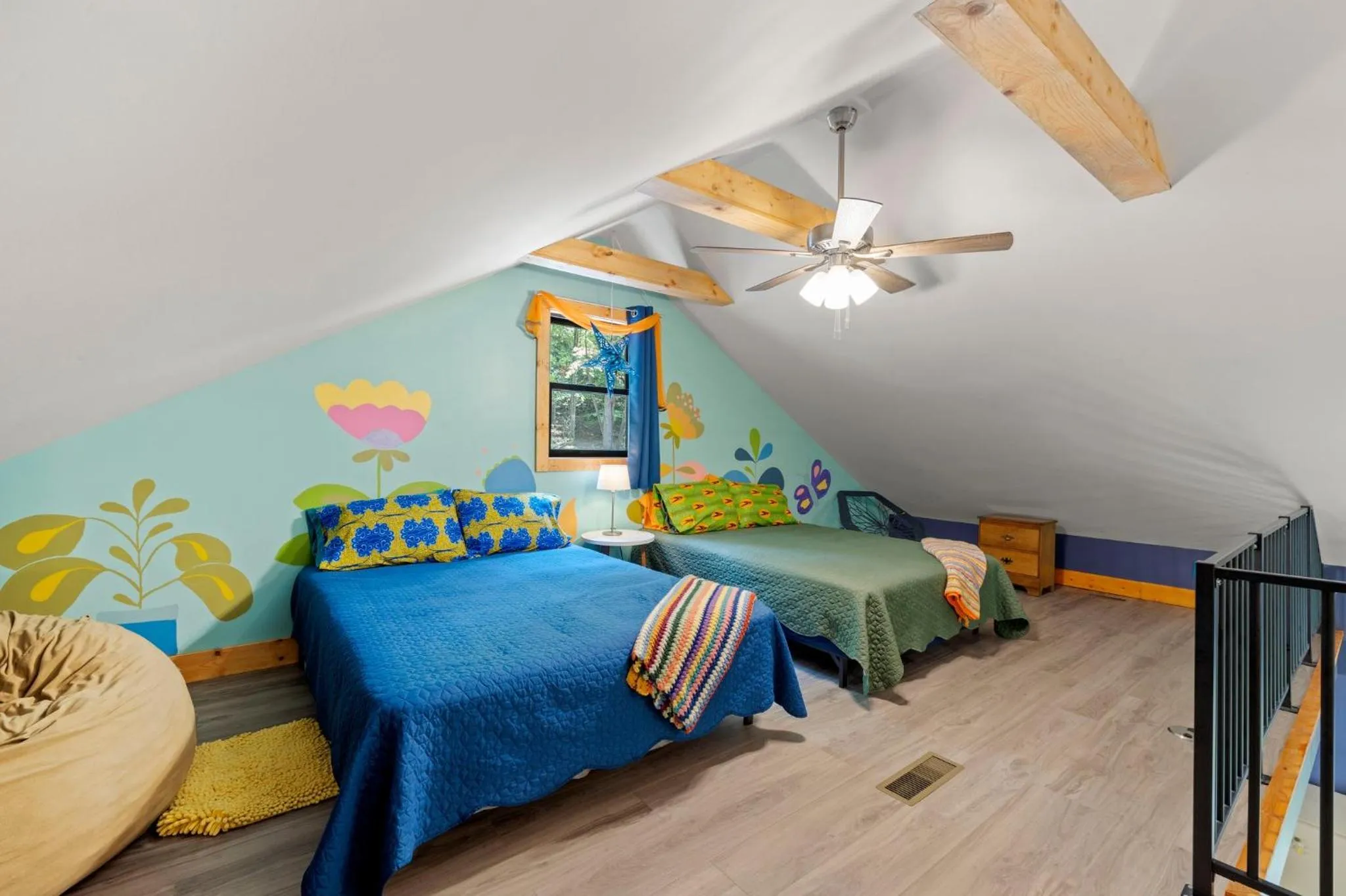 Photo of the whole room, Bed in Woodstock Manor