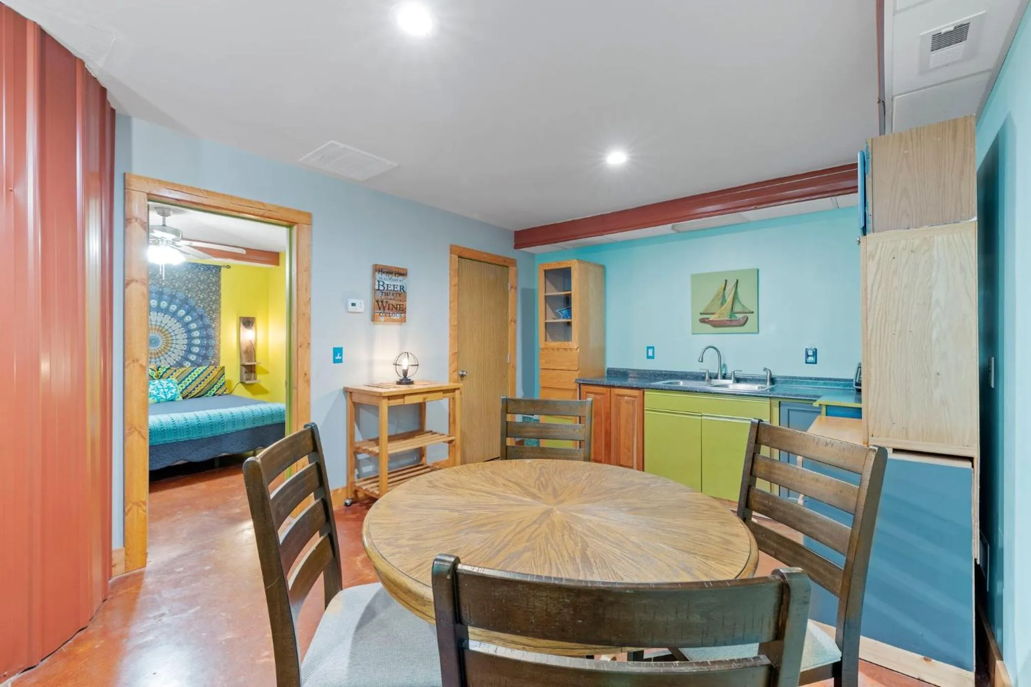 Dining area in Woodstock Manor
