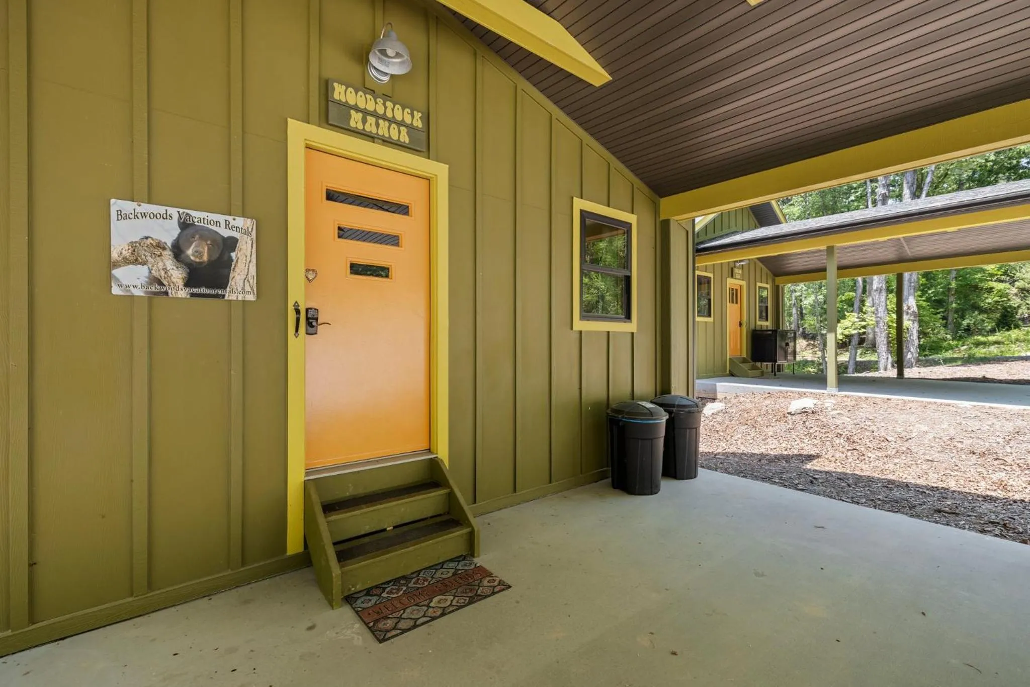 Facade/entrance in Woodstock Manor
