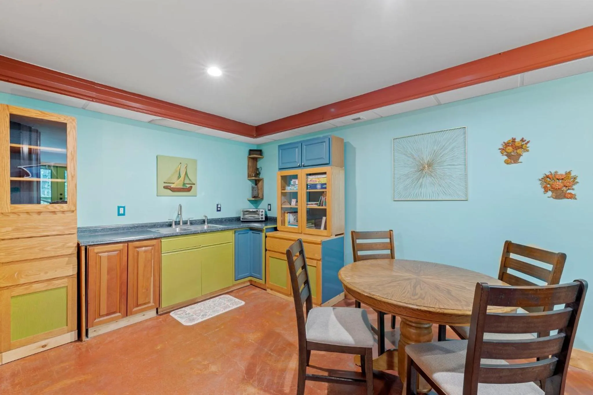 Dining area in Woodstock Manor