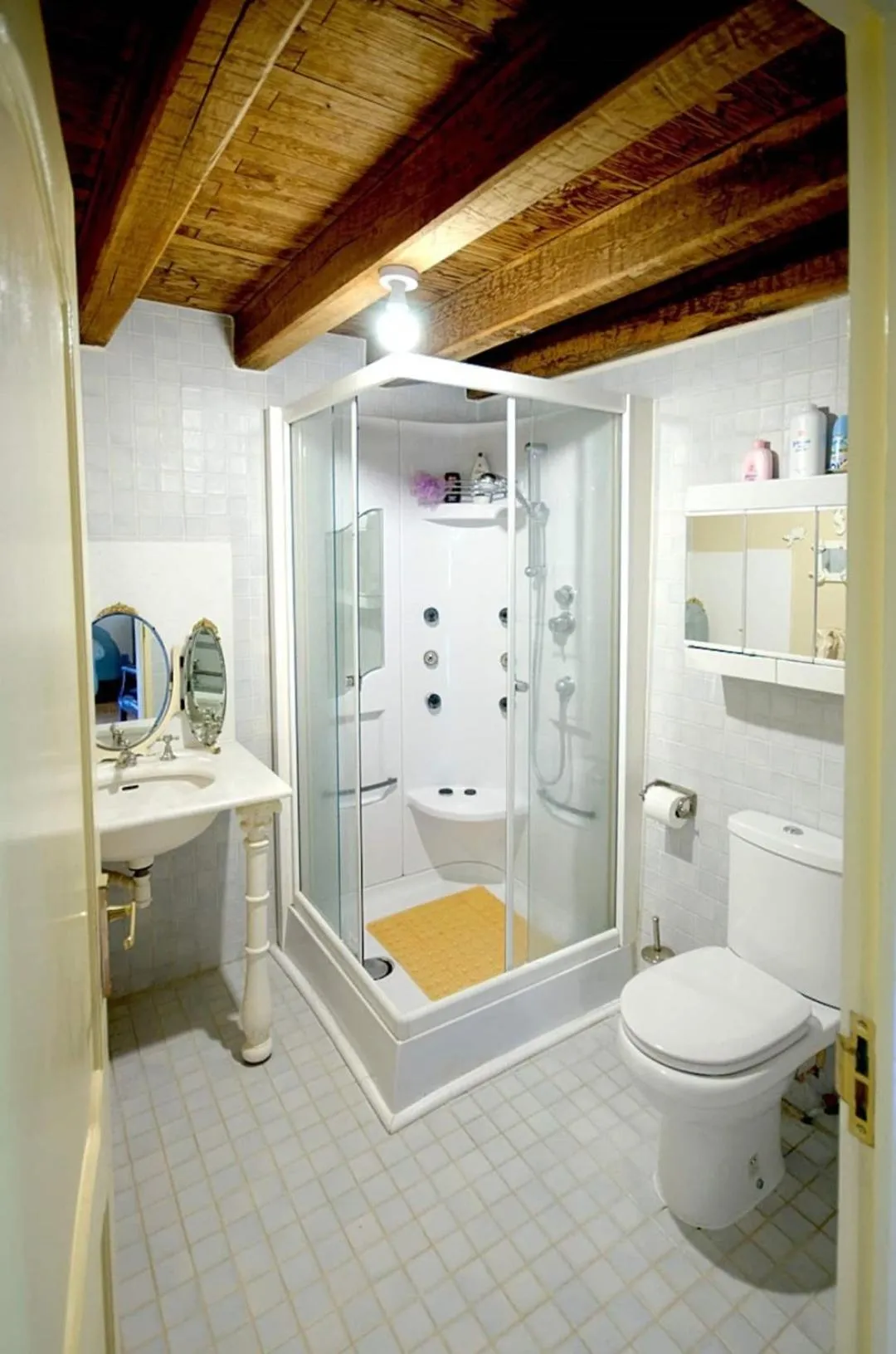 Shower in Les Grozilles