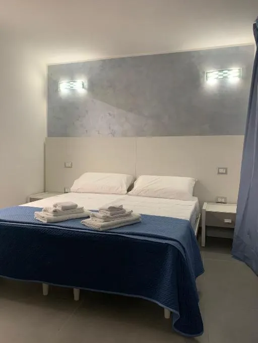 Bed in 3 Rooms Chiaia