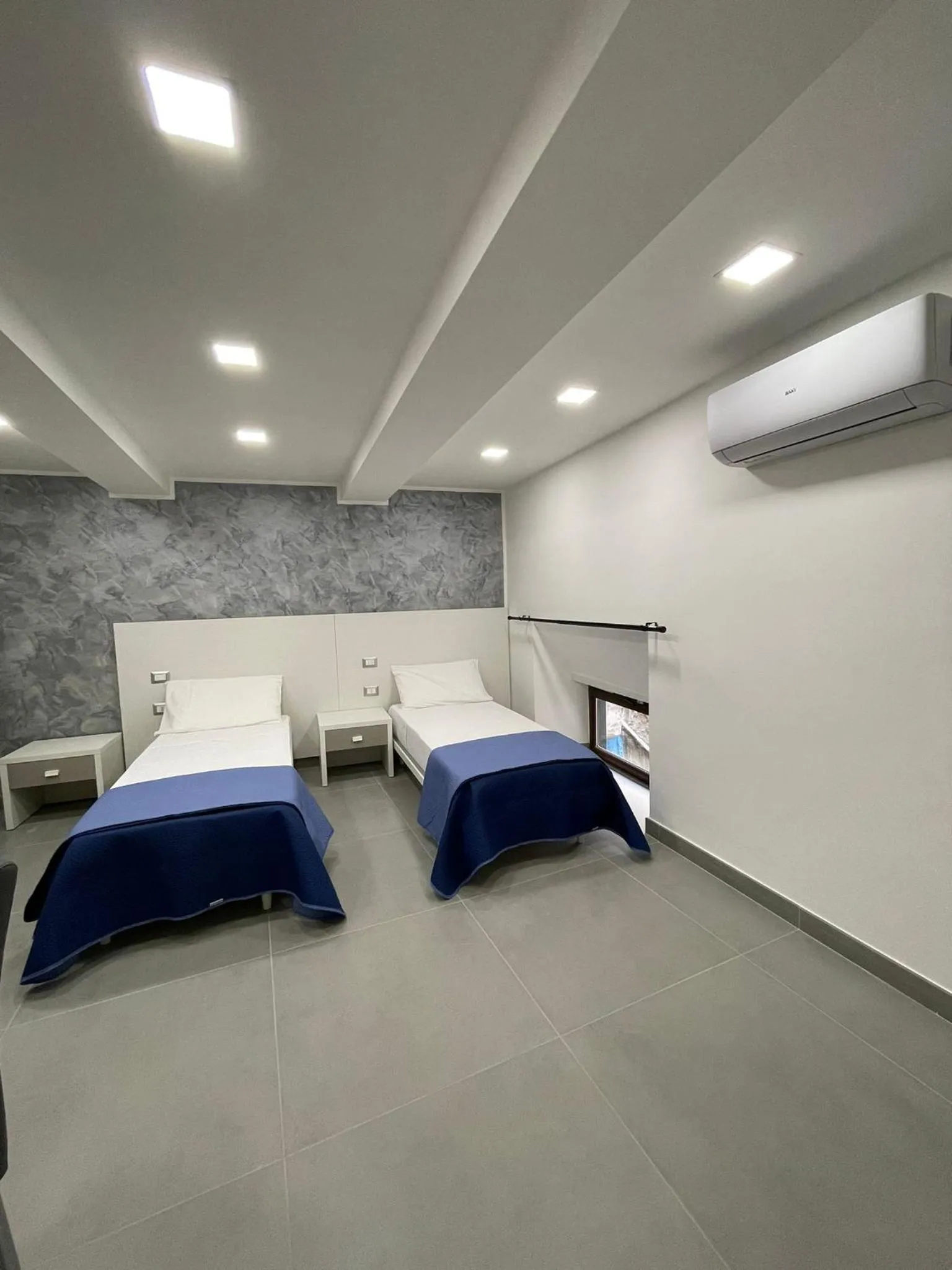 Bed in 3 Rooms Chiaia