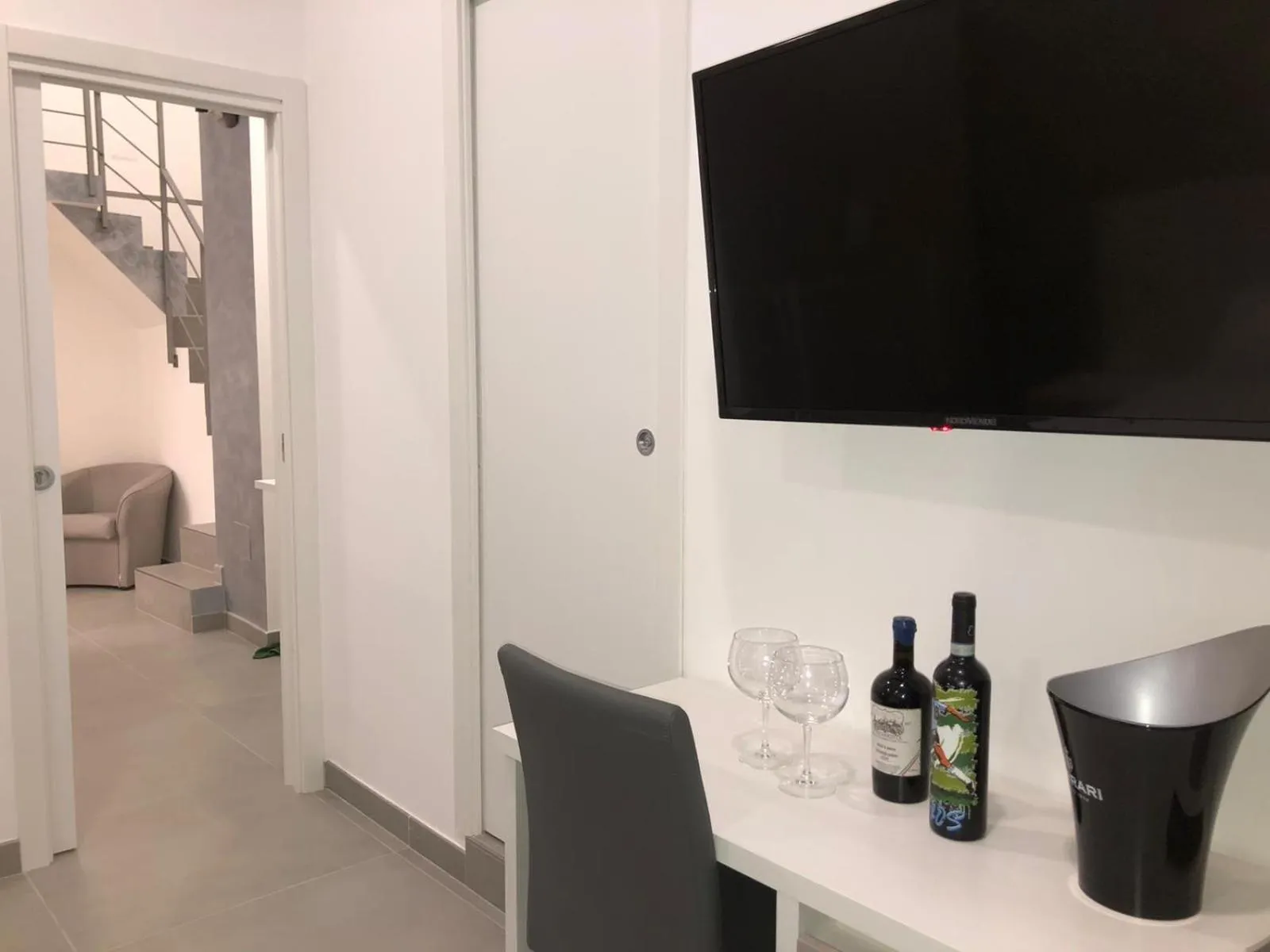 TV and multimedia in 3 Rooms Chiaia