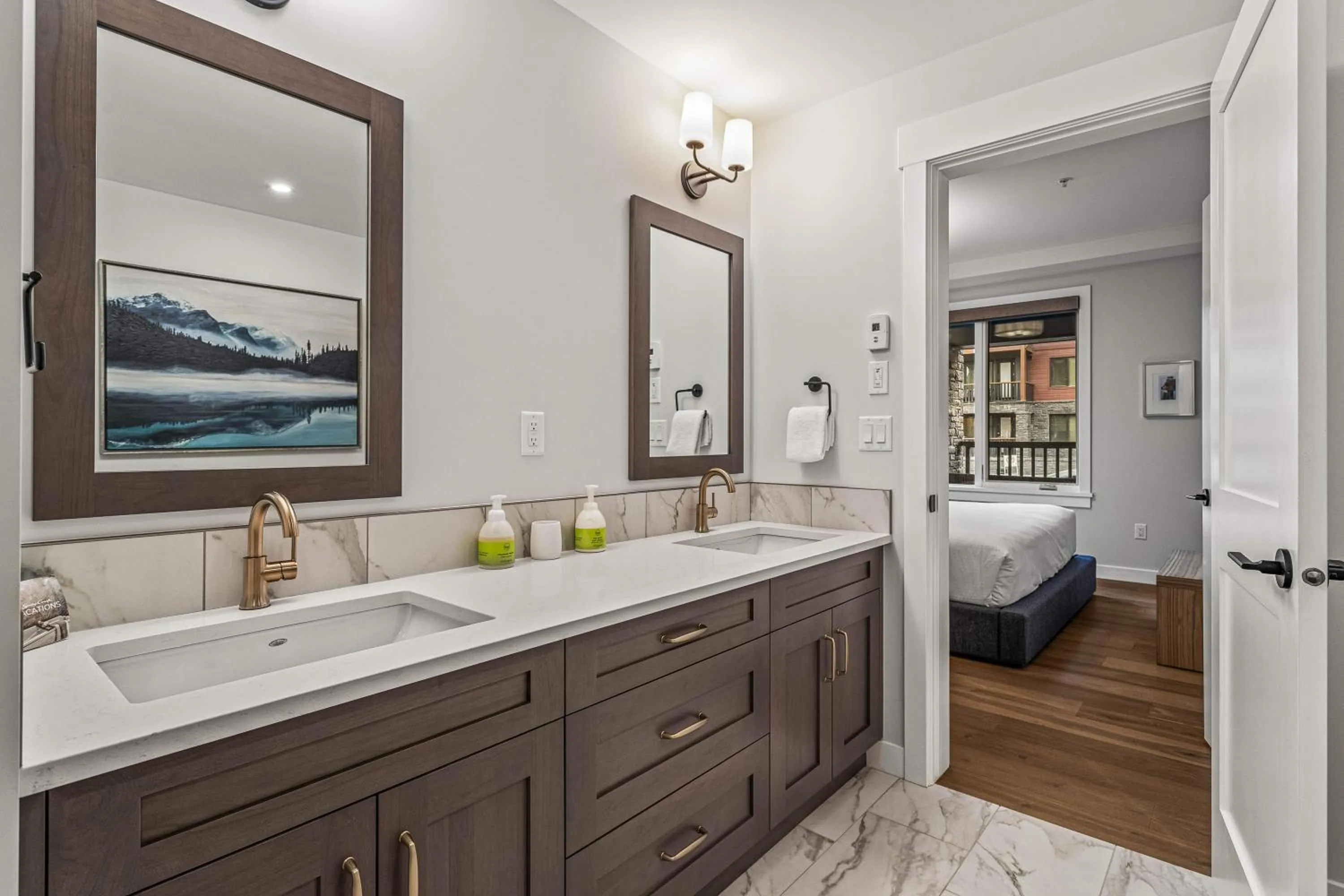 Bathroom, Bed in Spring Creek Vacations